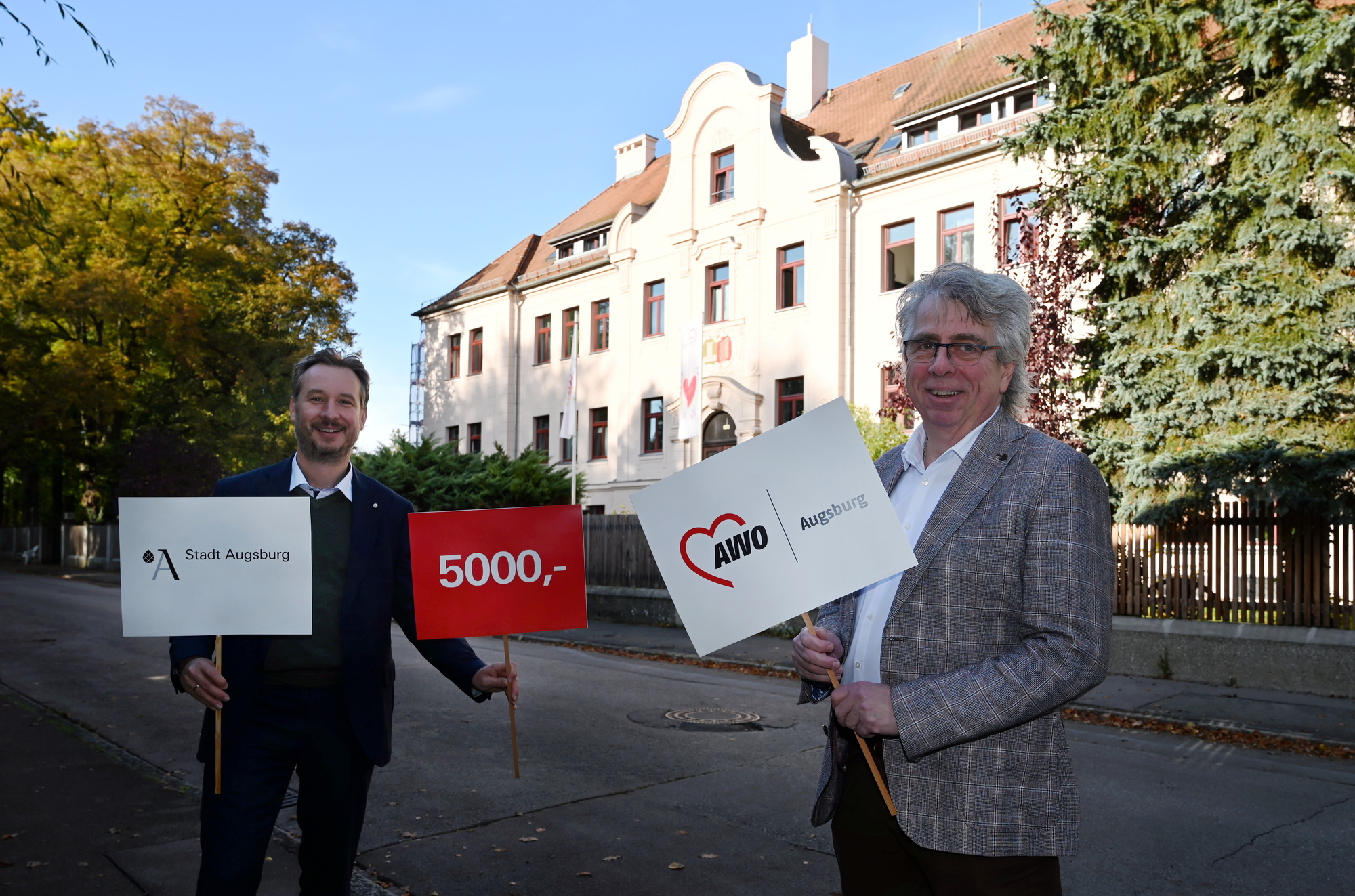 Das Clemens-Högg-Haus gewinnt Augsburger Fassadenpreis für eine besonders gelungene Sanierung der denkmalgeschützten Fassade.