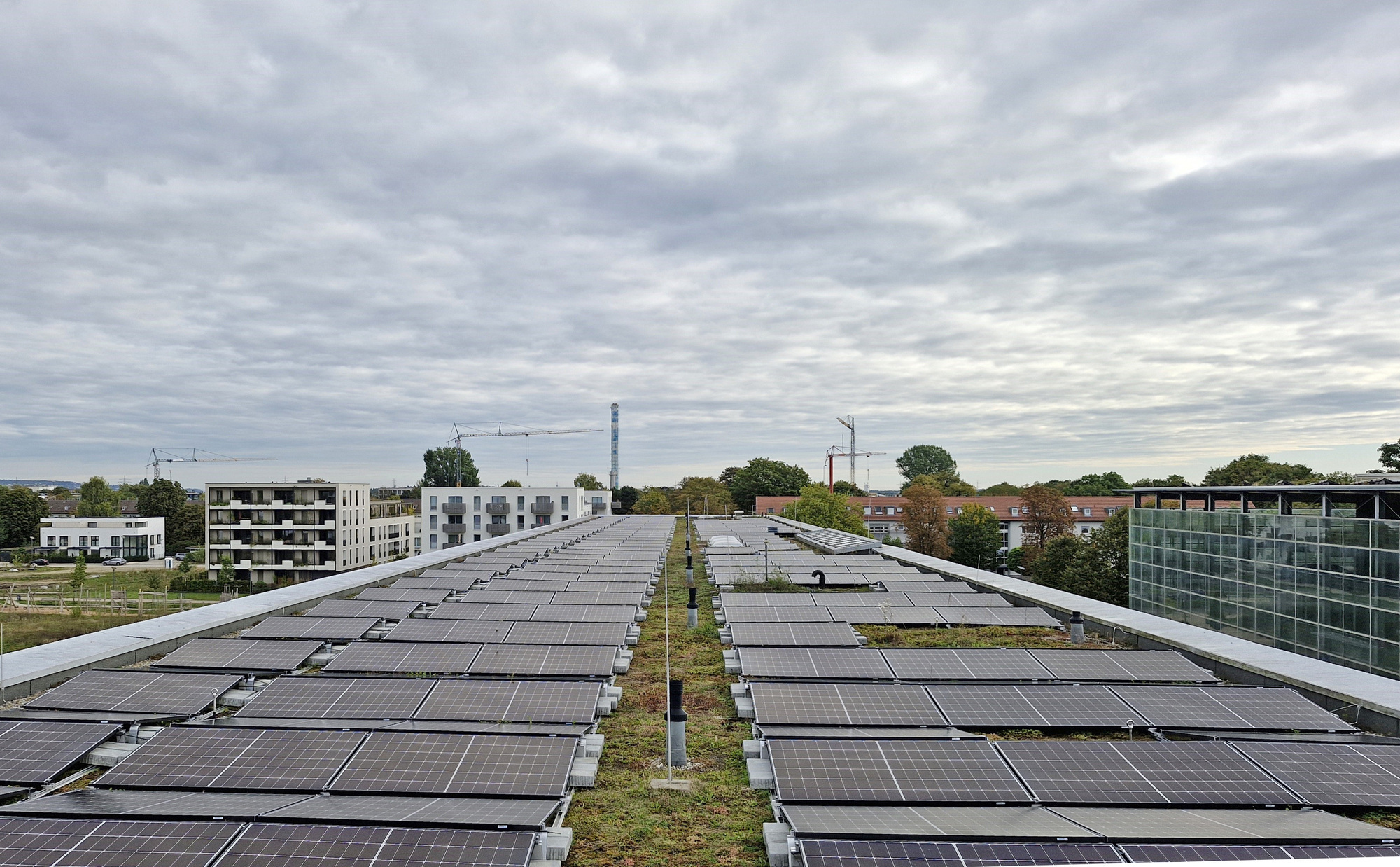 Der Ausbau der Photovoltaikanlagen auf der Mark-Twain-Grundschule in Neu-Ulm