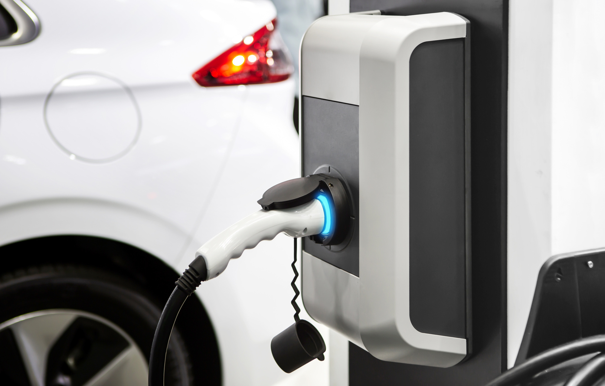 Symbolbild. Die Nachfrage nach E-Autos schwächelt. Foto: stock.adobe.com/Nitiphol
