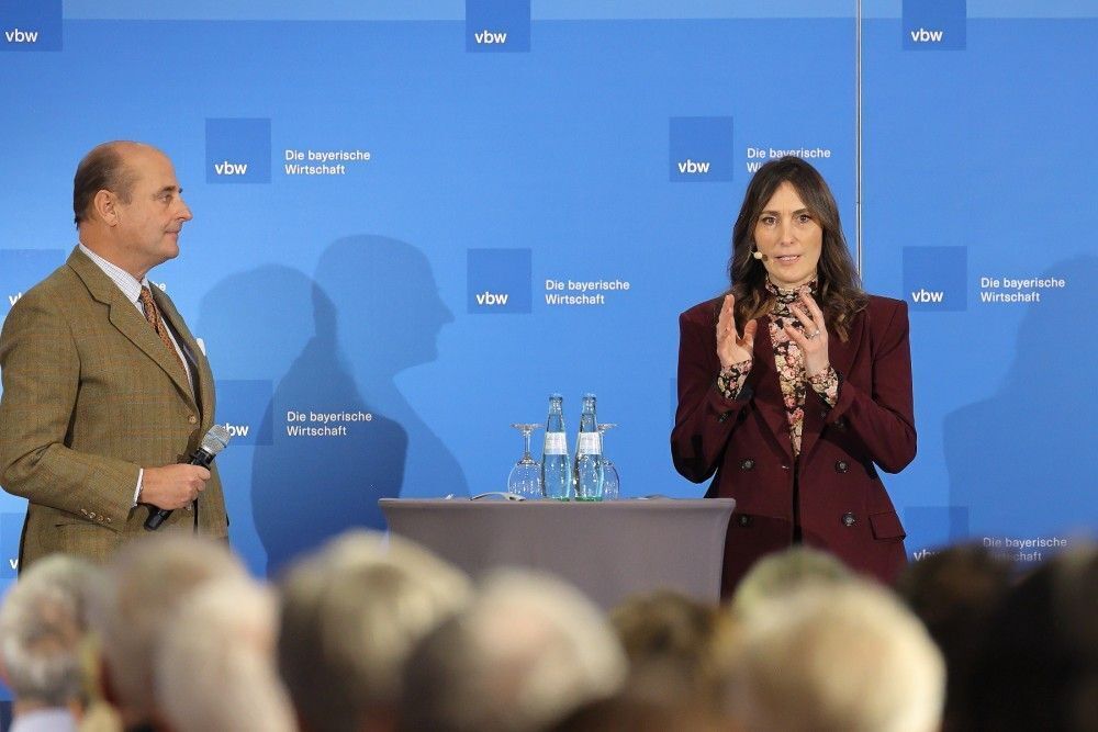 Philipp Erwein Prinz von der Leyen und Anja Kohl stellten sich während des Herbstgesprächs den Fragen aus dem Publikum. Foto: vb