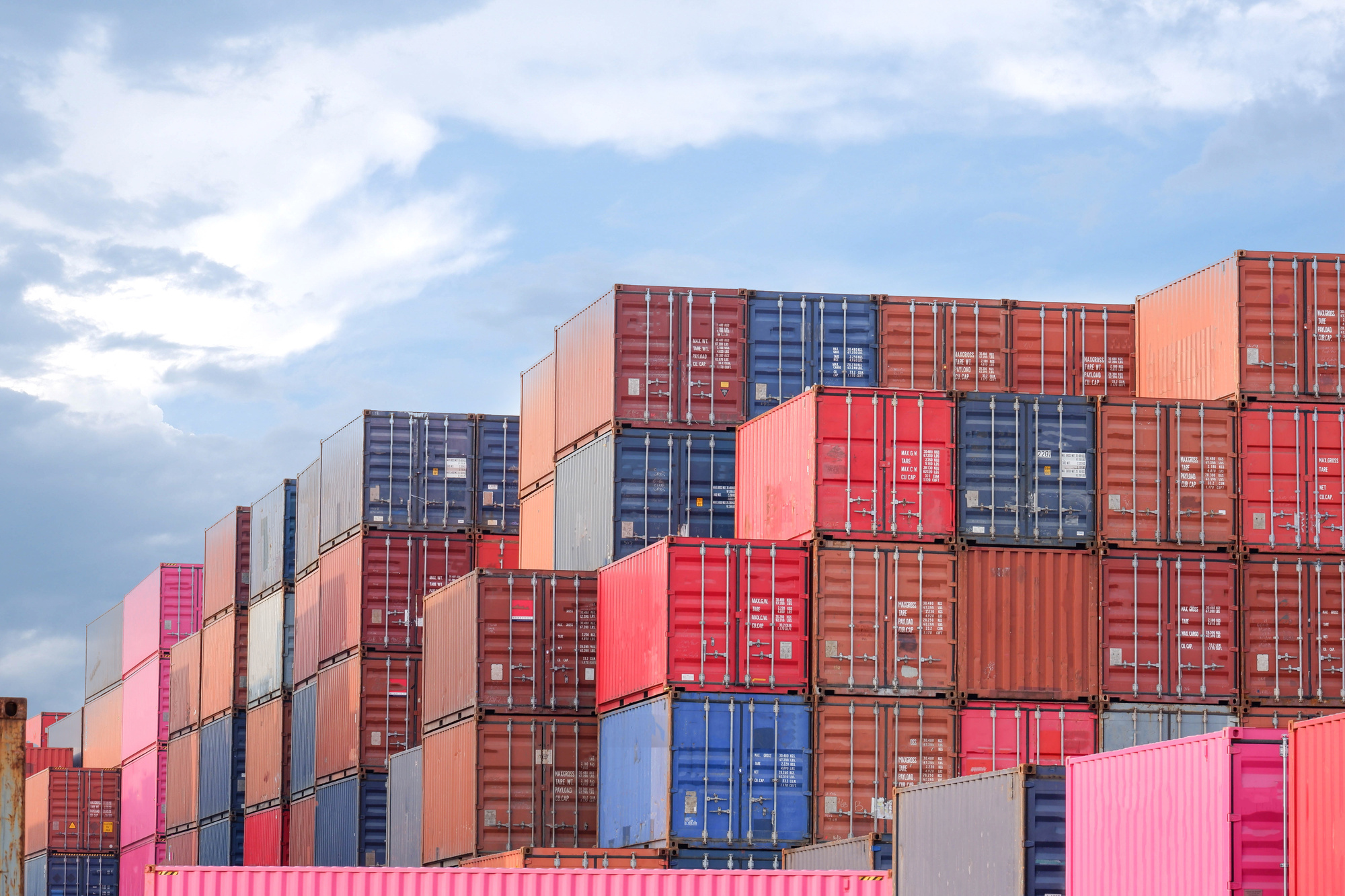 Symbolbild. Die Exporte des Freistaats sind in den ersten neun Monaten des Jahres 2024 im Vergleich zum Vorjahr um rund zwei Prozent gestiegen. Foto: stock.adobe.com / ek