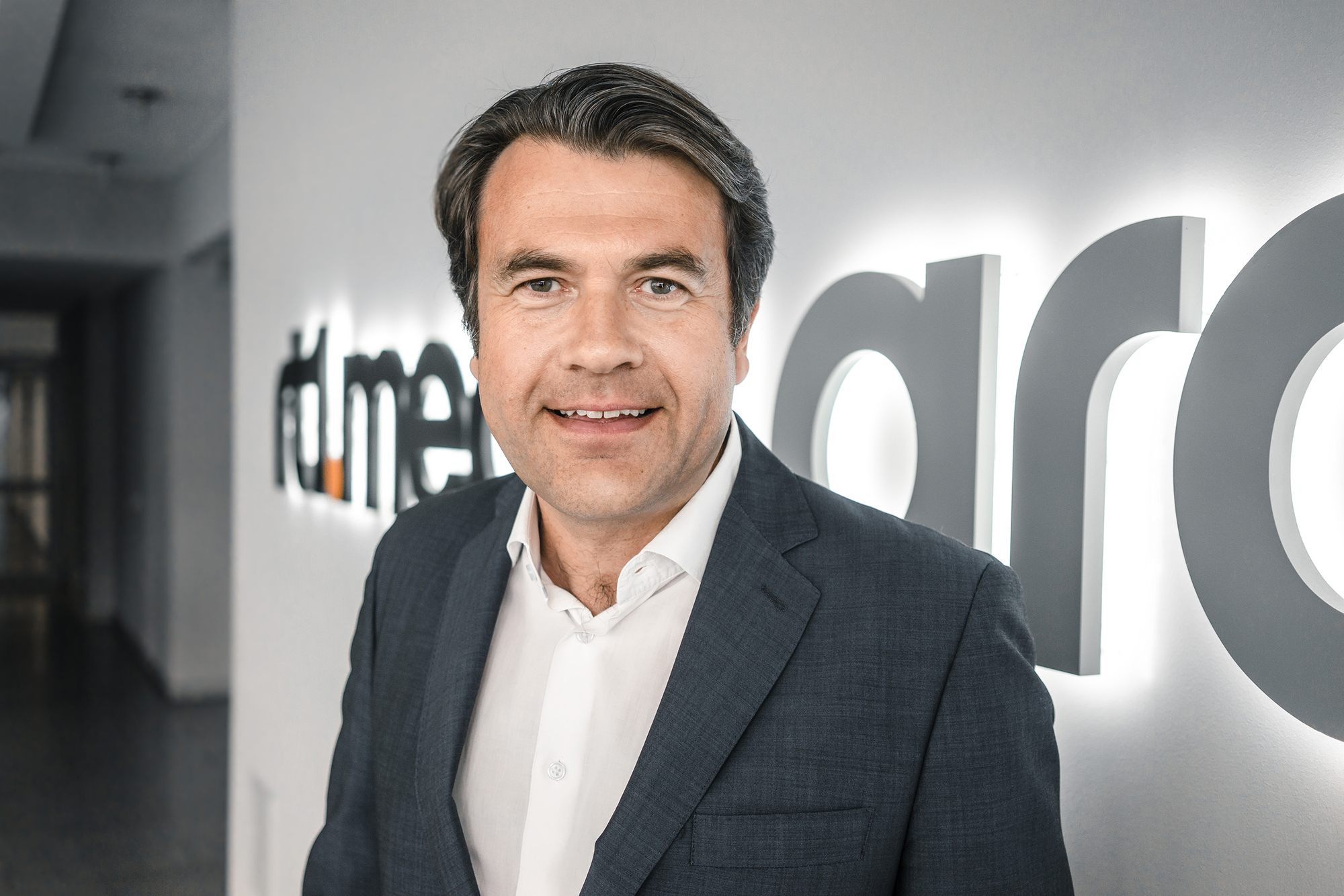 Hitradio RT1 Geschäftsführer Dr. Bernhard Hock ist erfreut über die Lizenzverlängerung.