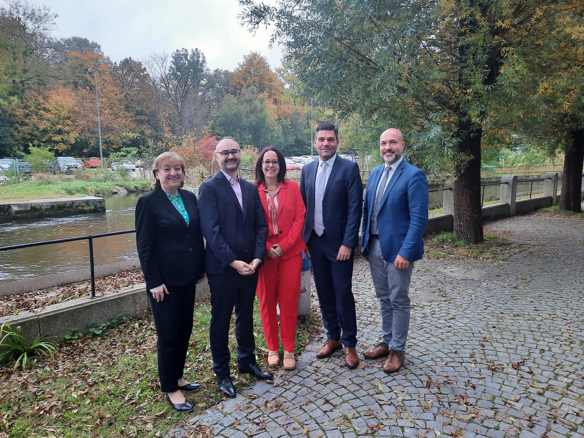 In der Geschäftsführung des Jobcenters Augsburg Stadt gibt es einen Wechsel: (v. l.) Elsa Koller-Knedlik, JörgNiemann, Silke Königsberger, Michael Künast und Martin Schenkelberg. Foto: Simone Veit / Agentur für Arbeit Augsburg