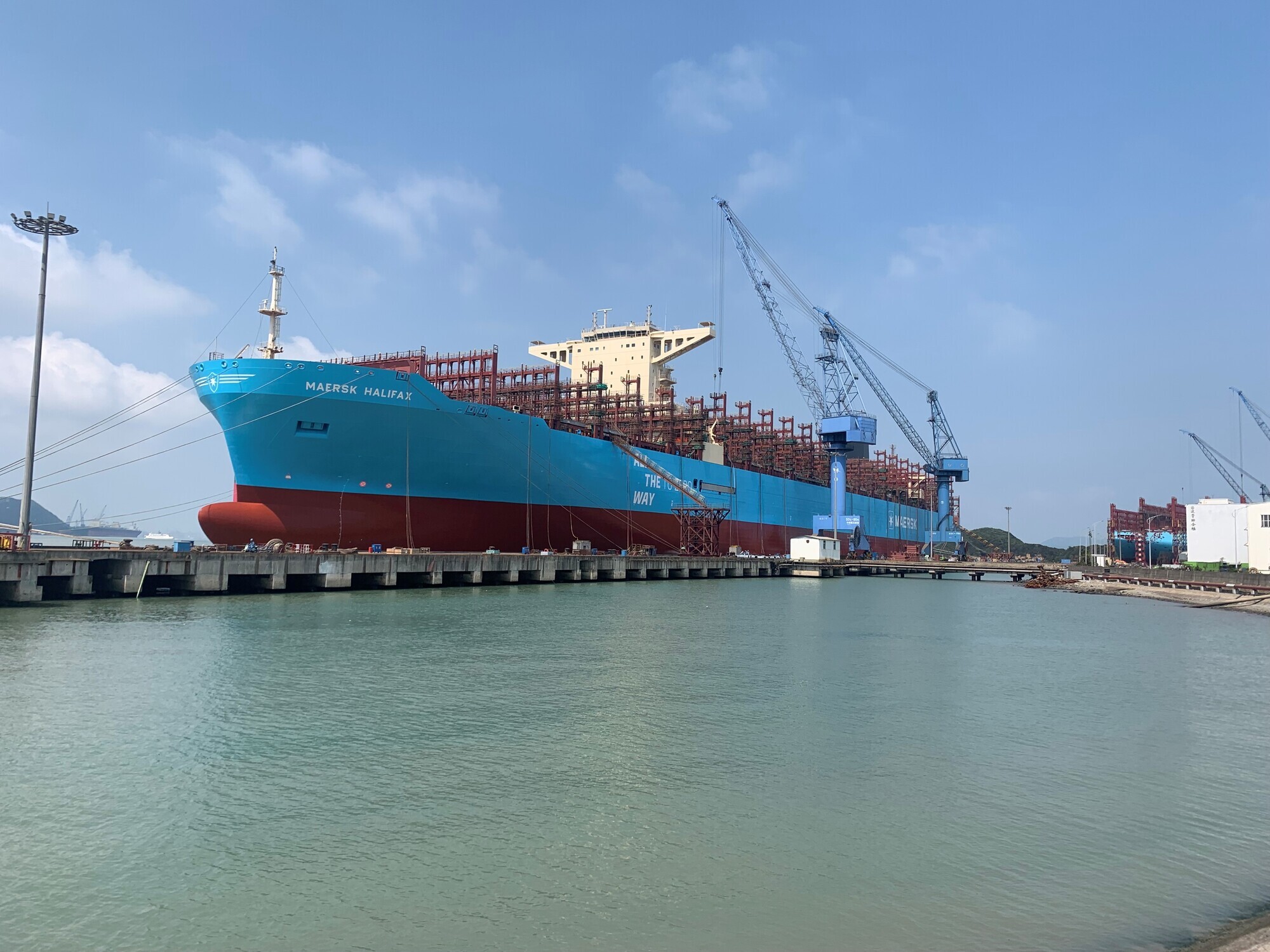 Die „Maersk Halifax“ ist das erste Schiff ihrer Größenordnung, das einen neuen methanolbetriebenen Motor erhalten hat.
