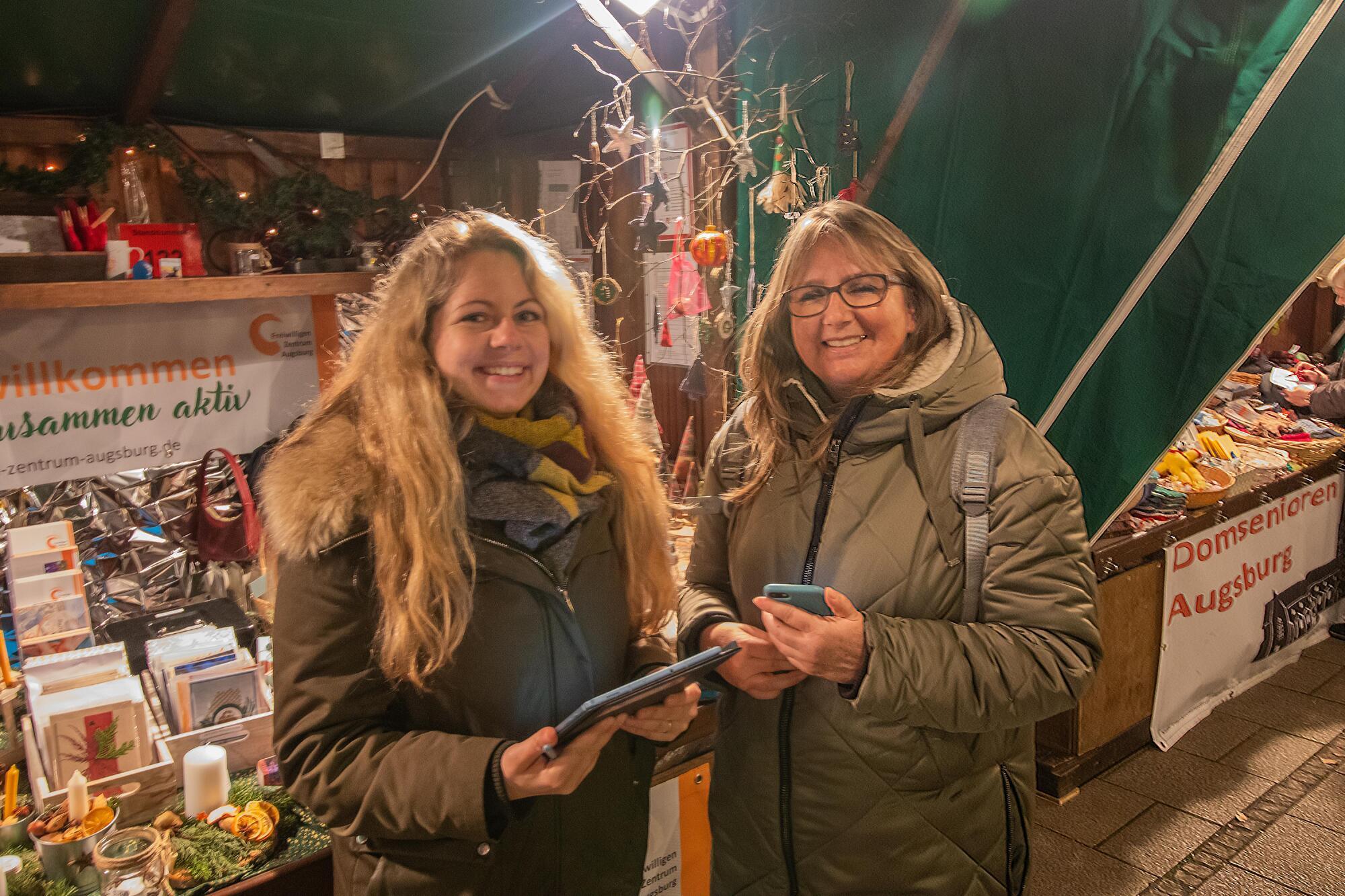 Befragung auf dem Weihnachtsmarkt (Carina Löser-Bacanu/Birgit Burkart)