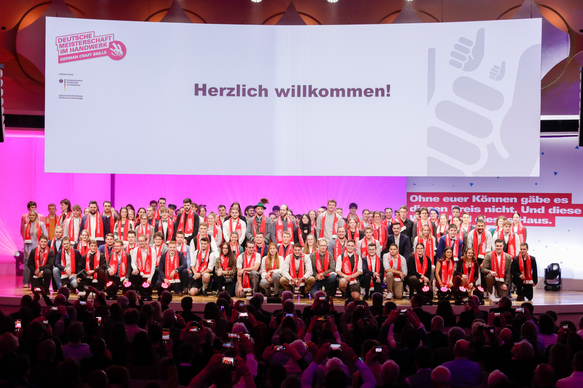 Die Abschlussfeier der Deutschen Meisterschaft im Handwerk mit den Siegern des Wettbewerbs.