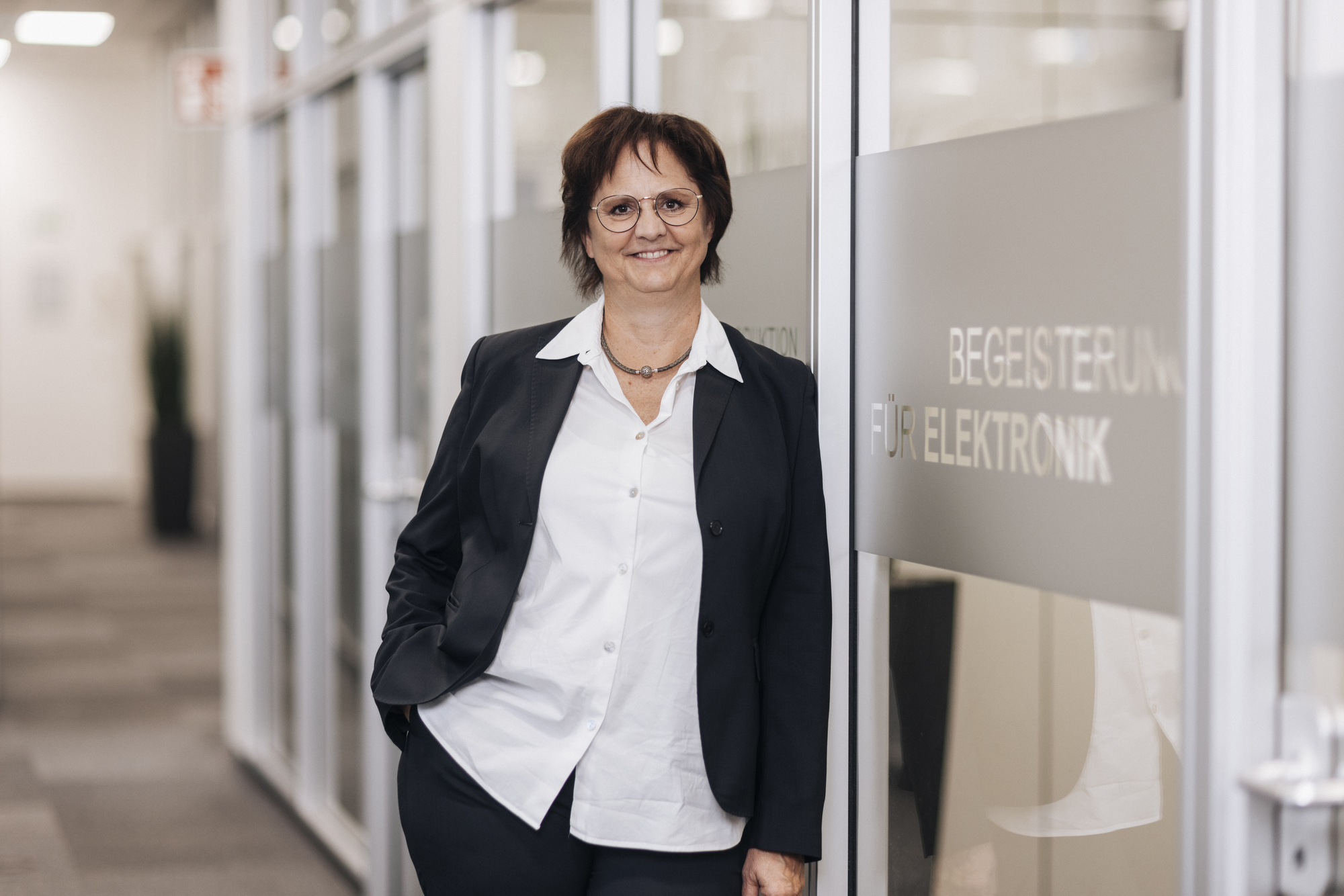 Bärbel Götz hat einen Doktortitel in Physik und ist seit 2016 Geschäftsführerin der BMK professional electronics GmbH in Augsburg. Foto: BMK Group GmbH &amp; Co. KG