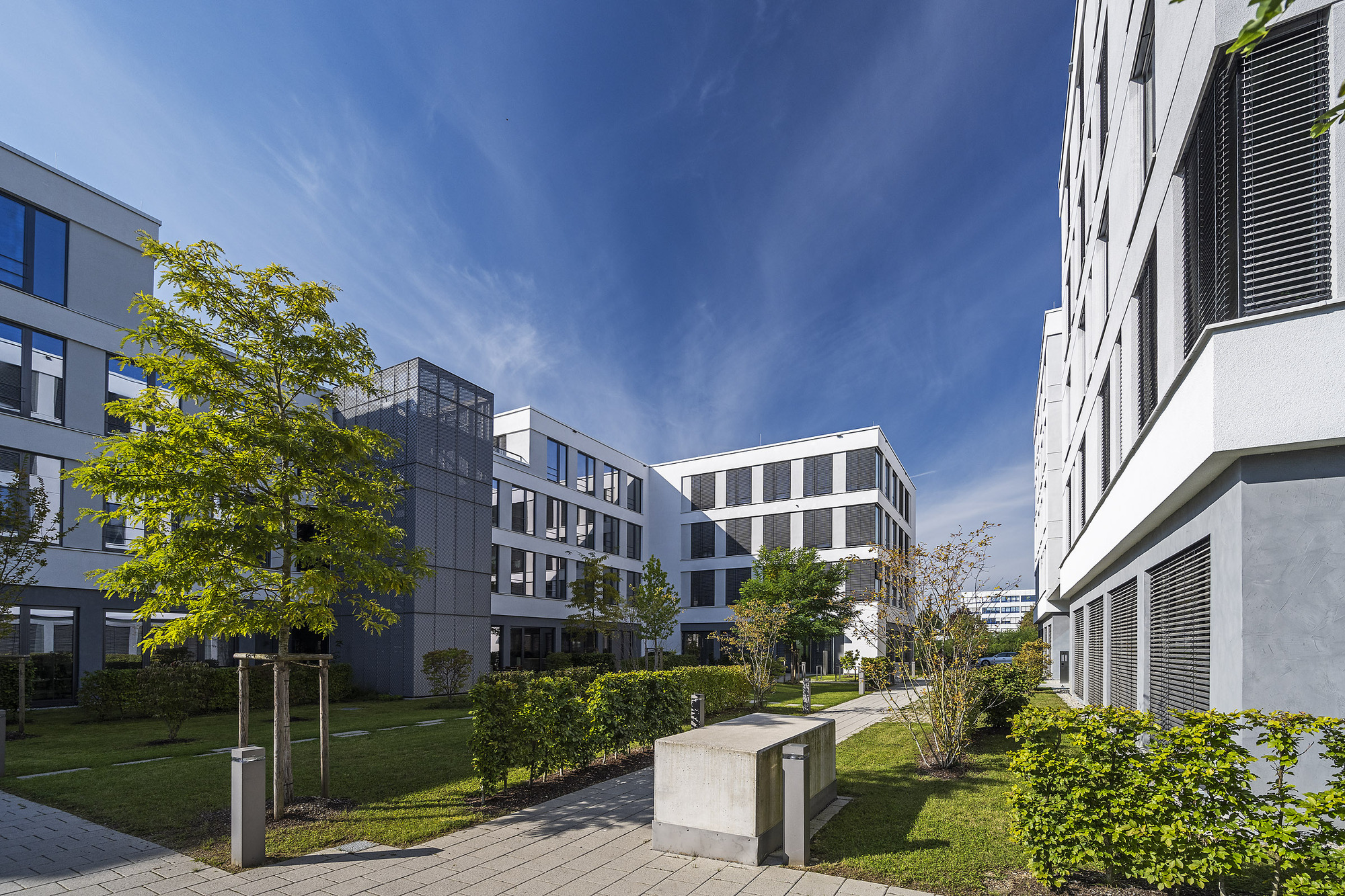 Die Renk GmbH mietet die Gesamtfläche der Büroräume der ehemaligen Weltbild.