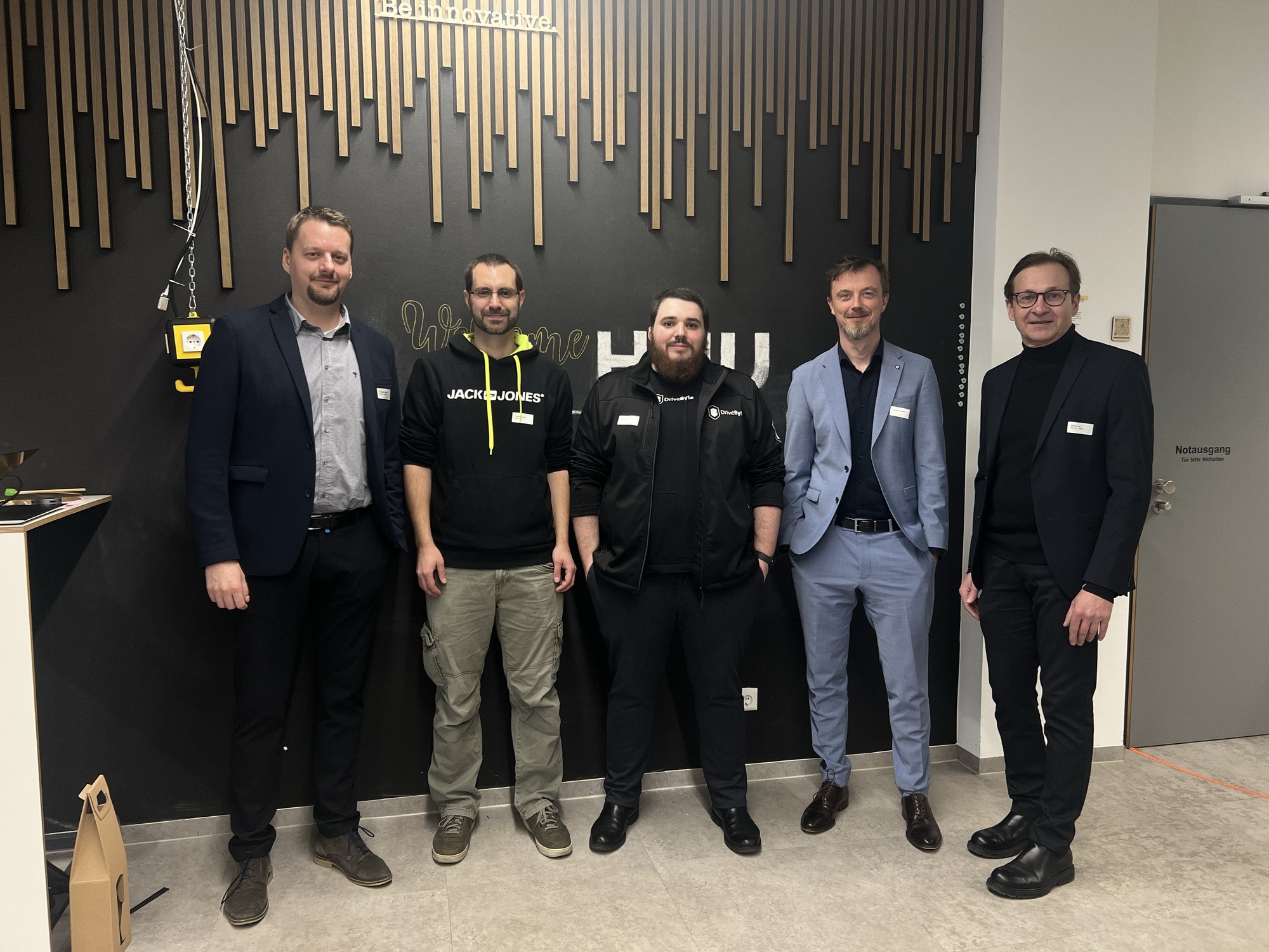 Die Referenten des 12. IDT Open Lab mit den Organisatoren, von links: Prof. Dr. Alexander Bartel, Prof. Dr. Aykan D. Inan, Amir Hosh, Benjamin Gnahm, Prof. Dr. Klaus Lang. Bild: Hochschule Neu-Ulm