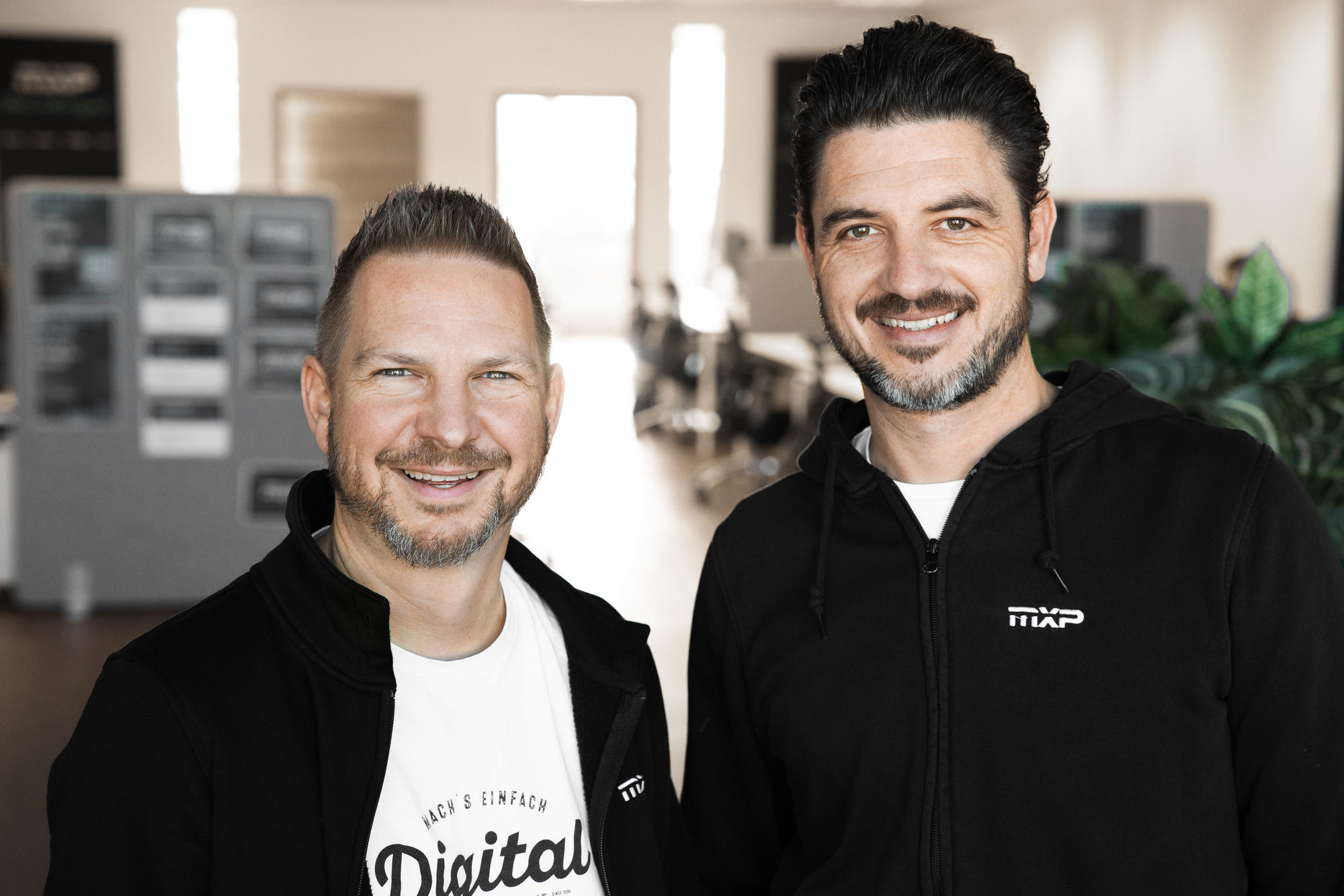Roland Berger und Benjamin Knecht, CEOs von MXP, sind Experten im Bereich KI. Foto: MXP GmbH