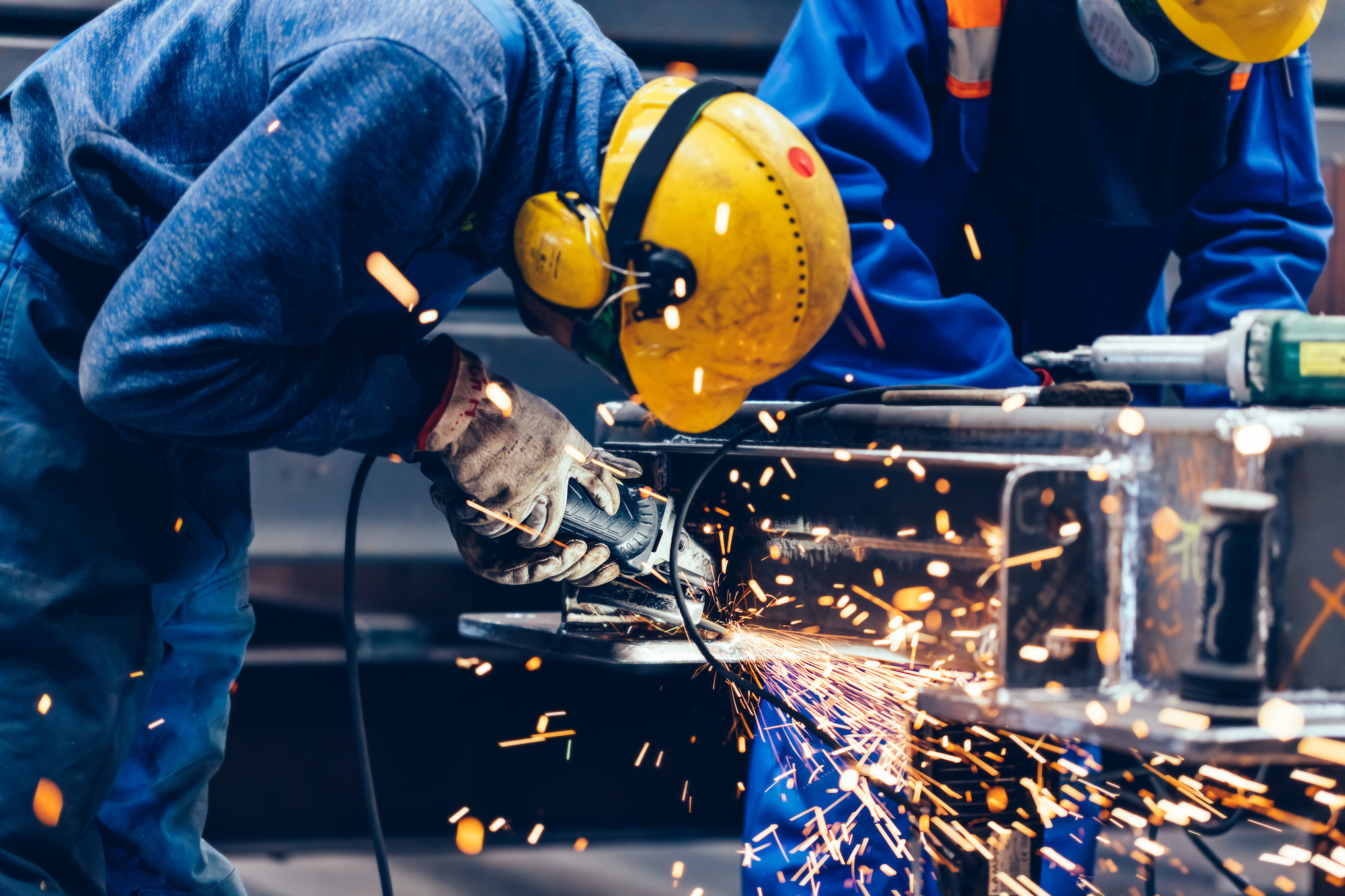 Die Metall- und Elektroindustrie in Bayerisch-Schwaben hat schon rosigere Zeiten gesehen. Foto: Adobe Stock / Photocreo Bednarek