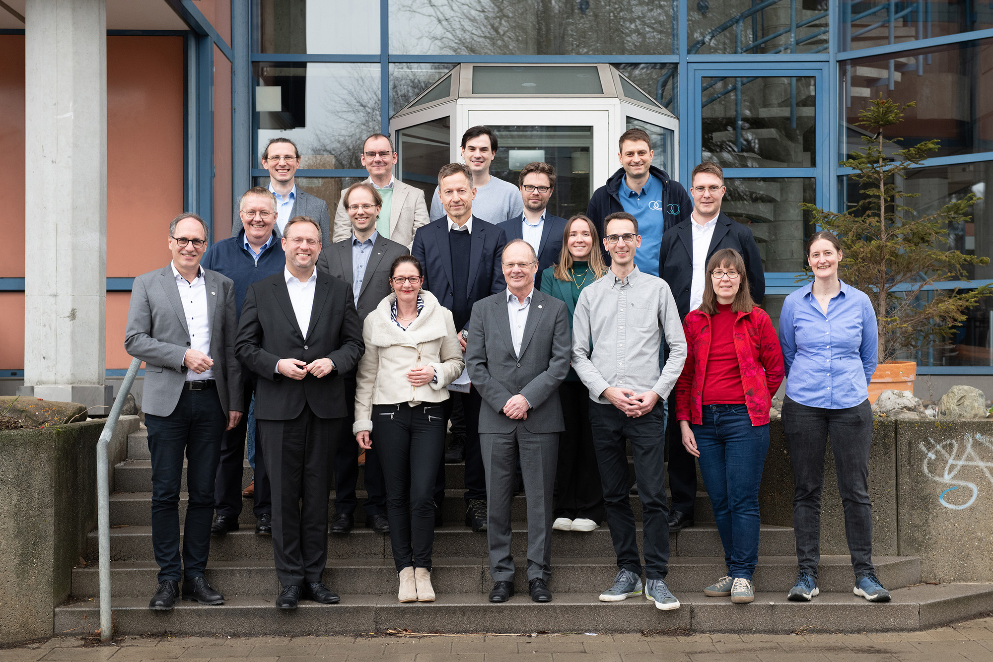 Die Mitwirkenden und Gäste der Vorführung der Quantum KeyDistribution-Teststrecke an der universität Ulm