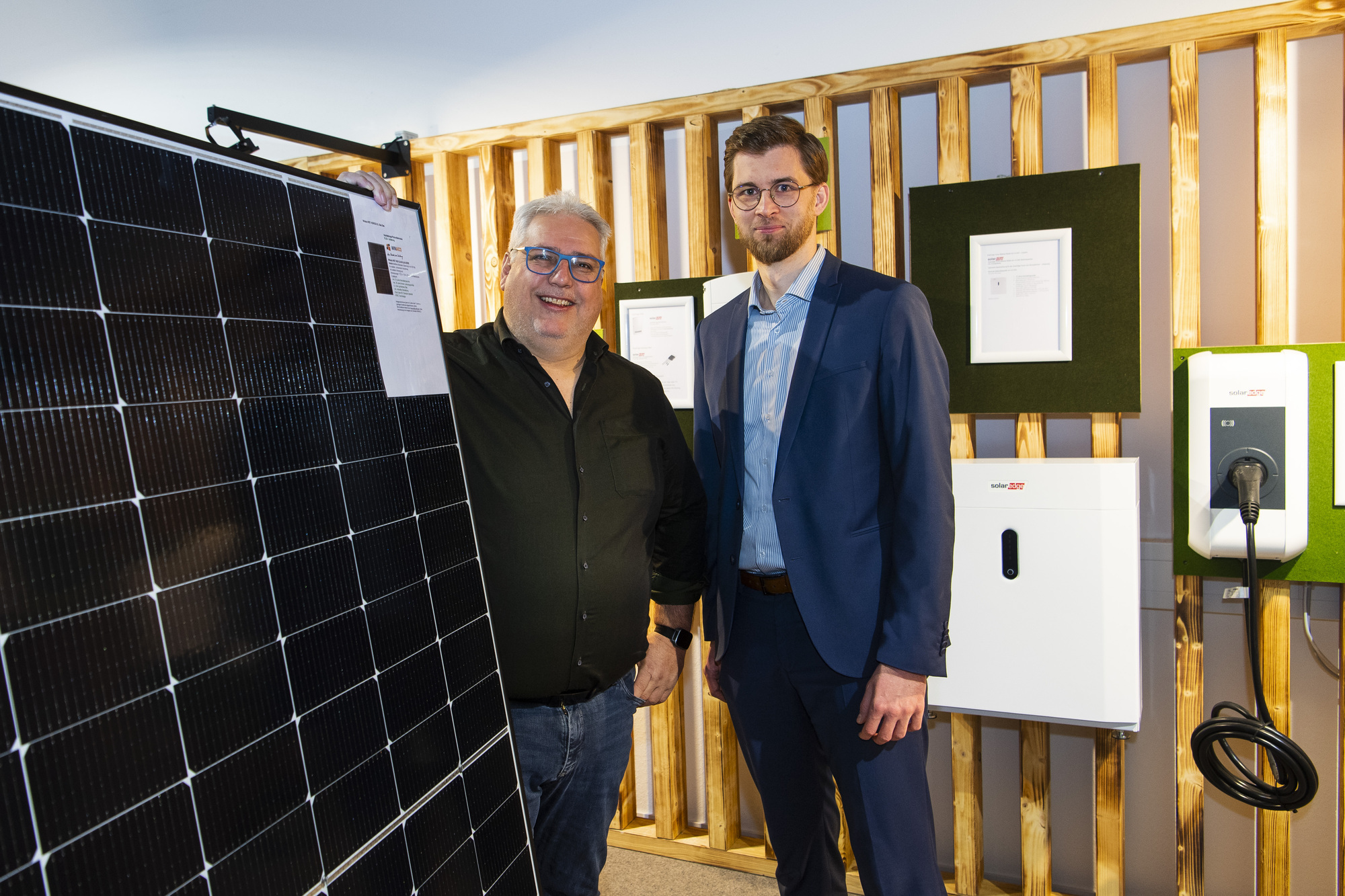 Wolfgang Kempfle, Prokurist Energie Schwaben Solar, (links) und Timo Straten, Geschäftsführer Energie Schwaben Solar. Foto Energie Schwaben
