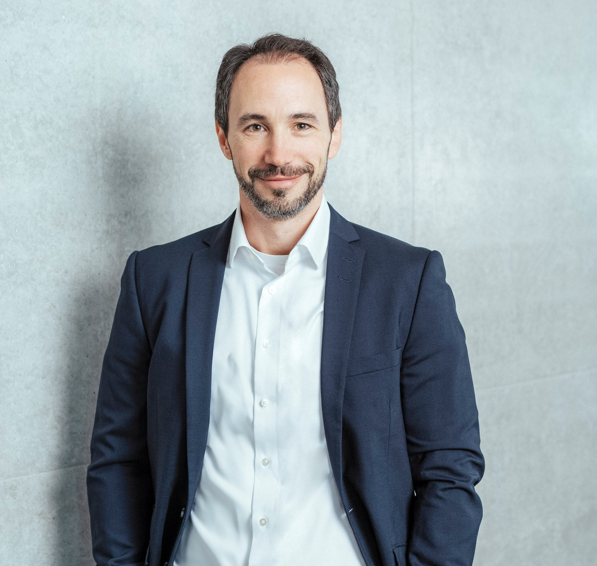 Michael Meister lächelt in die Kamera