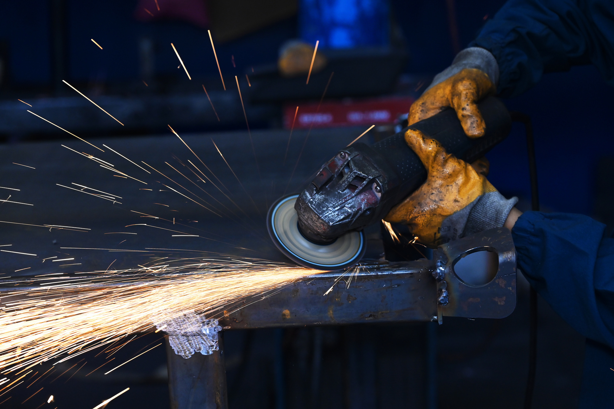 Laut dem Konjunkturreport der bayme vbm wurden 2024 in der bayerischen Metall- und Elektroindustrie fast 10.000 Arbeitsplätze abgebaut. Foto: adobe stock/ cn.ycl