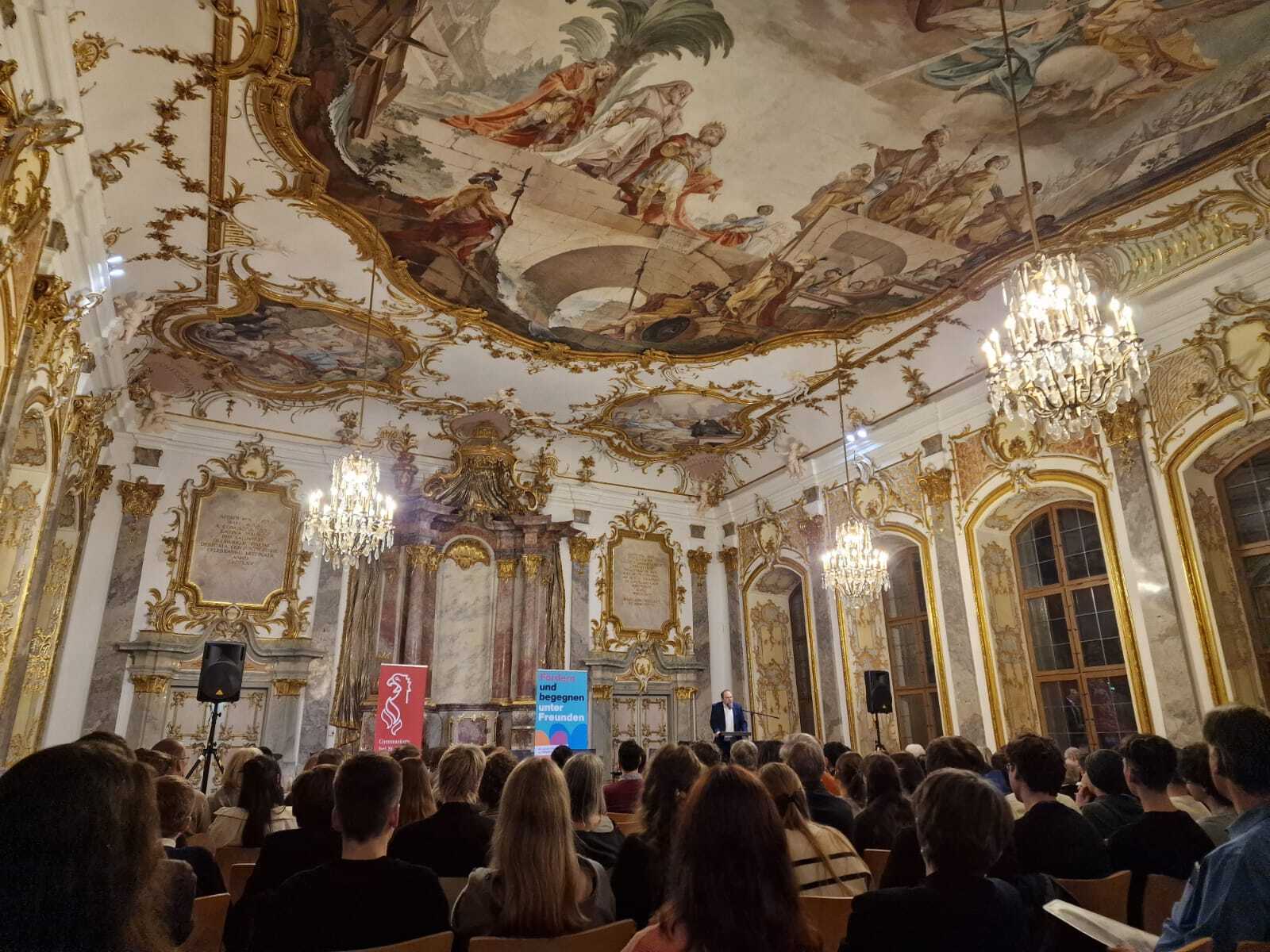 Das St. Stephans Gymnasium lud zum zweiten Zukunftsforum in den Kleinen Goldenen Saal ein. Foto: B4BSCHWABEN.de