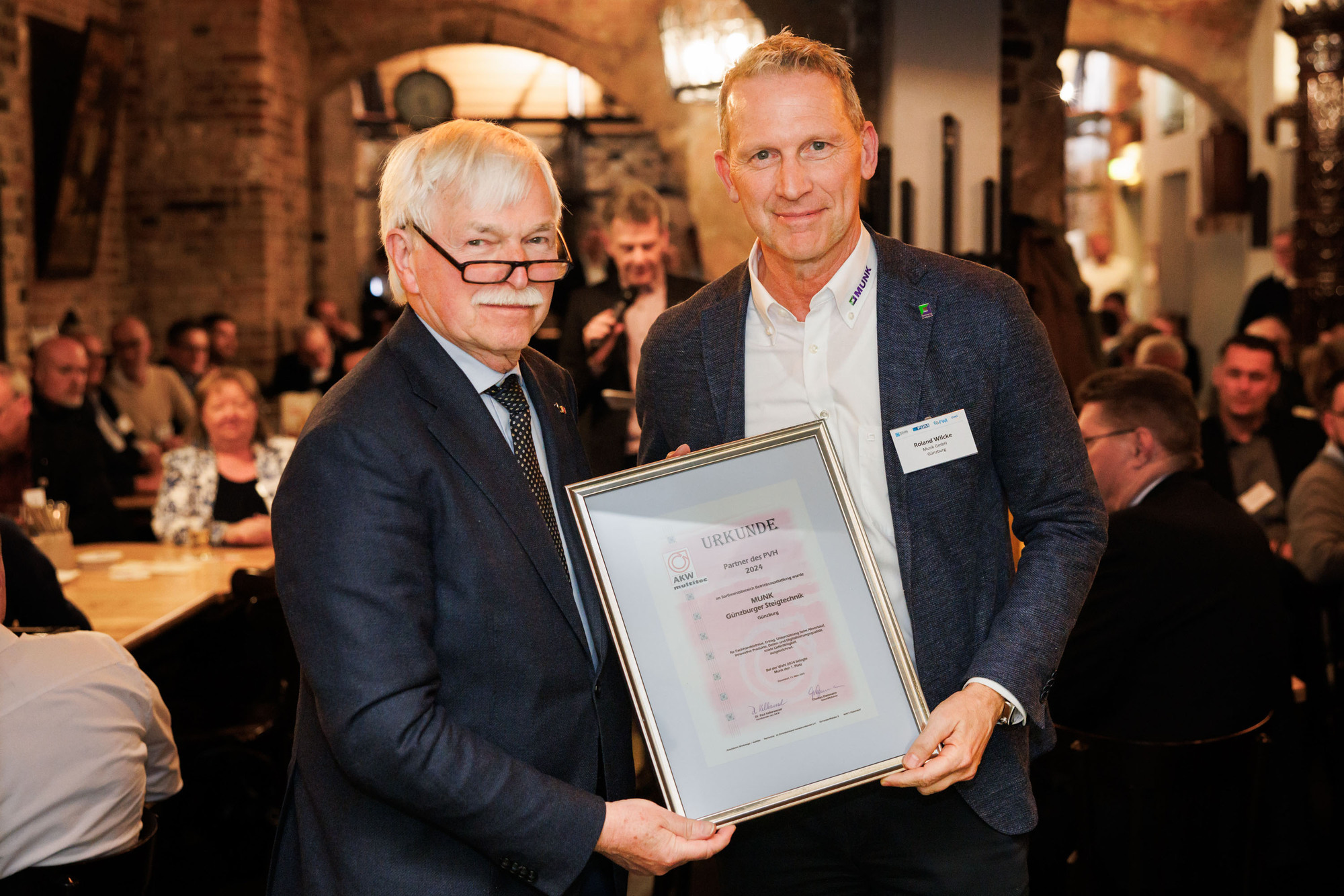 Die Munk Günzburger Steigtechnik belegt erneut den ersten Platz bei der PVH-Wahl imSortimentsbereich Betriebsausstattung. Im Bil