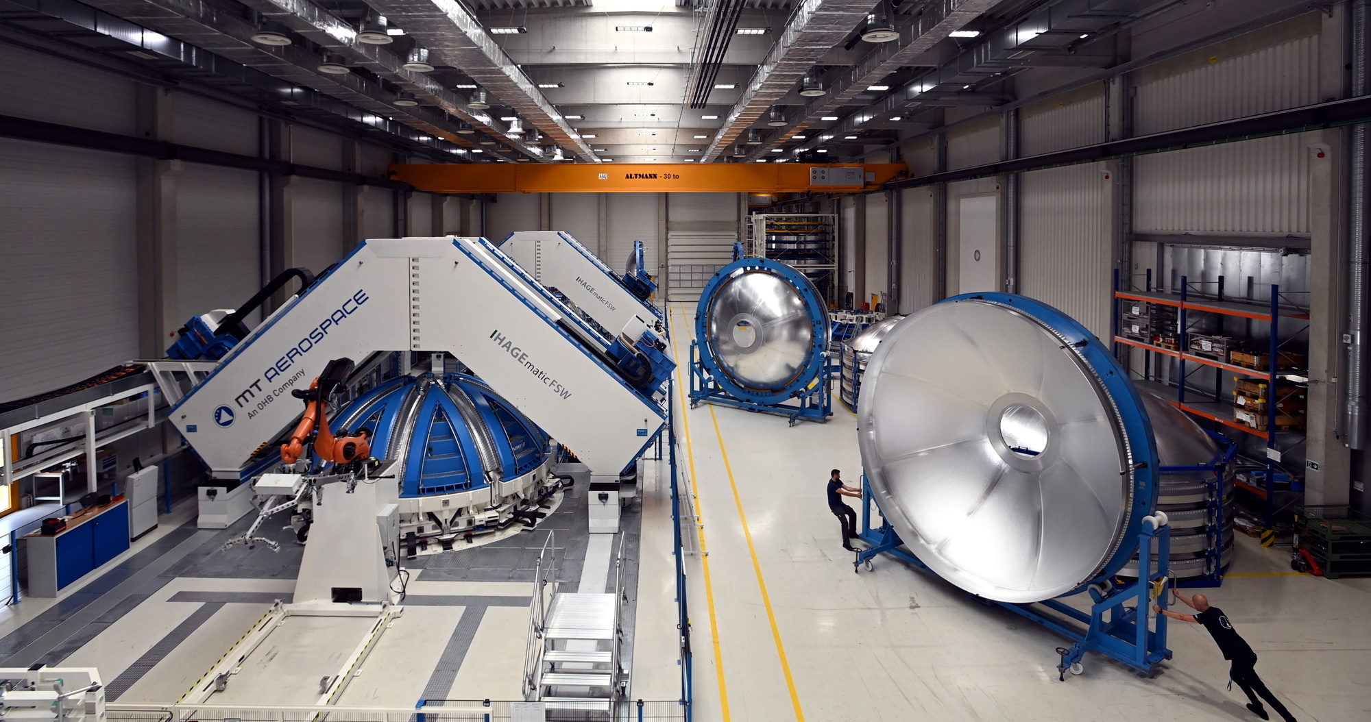 Die Tankdeckel von MT Aerospace werden auch "Domkappen" genannt. Sie haben einen Durchmesser von 8,40 Metern. Foto: Marcus Merk