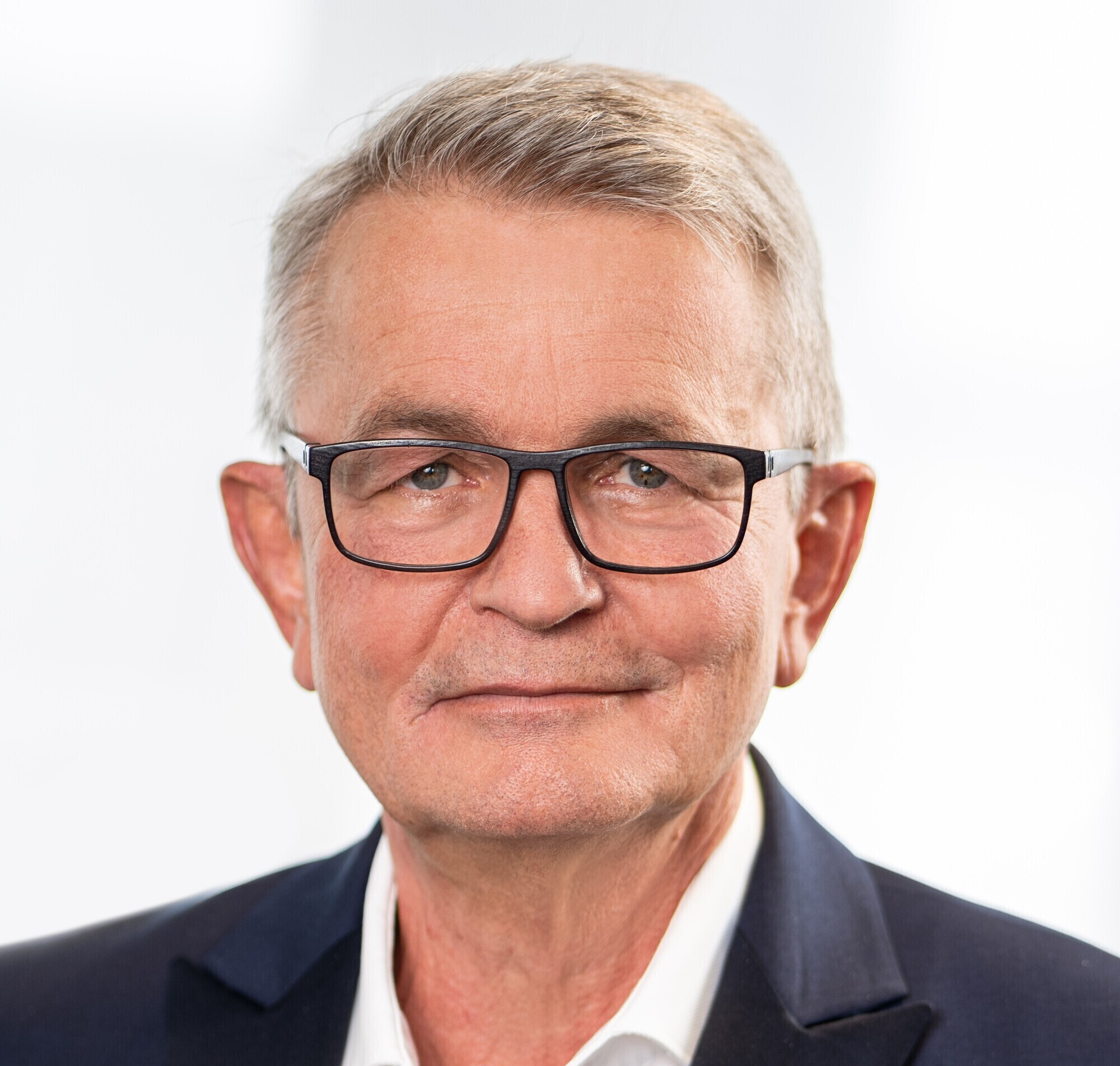 Bertram Brossardt, Hauptgeschäftsführer der Vereinigung der Bayerischen Wirtschaft e. V. blickt mit Sorge auf die US-Zusatzzölle