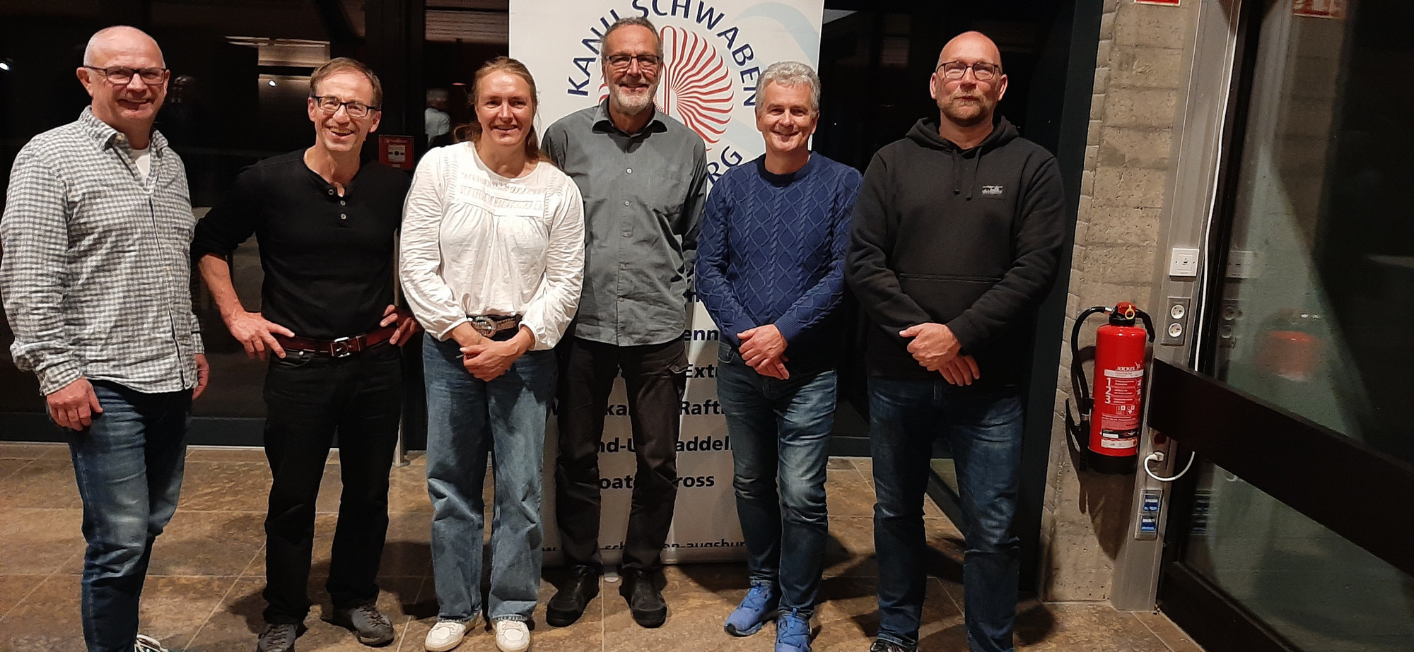 von links: RL Wettkampfsport Dietmar Zutt, RL Finanzen Werner Moritz, RL Jugend Kathi Neumann, Abt. Leiter Hans Koppold, RL Breitensport Günther Gaule, RL Marketing Michael Neumann. Foto: Kanu Schwaben Augsburg
