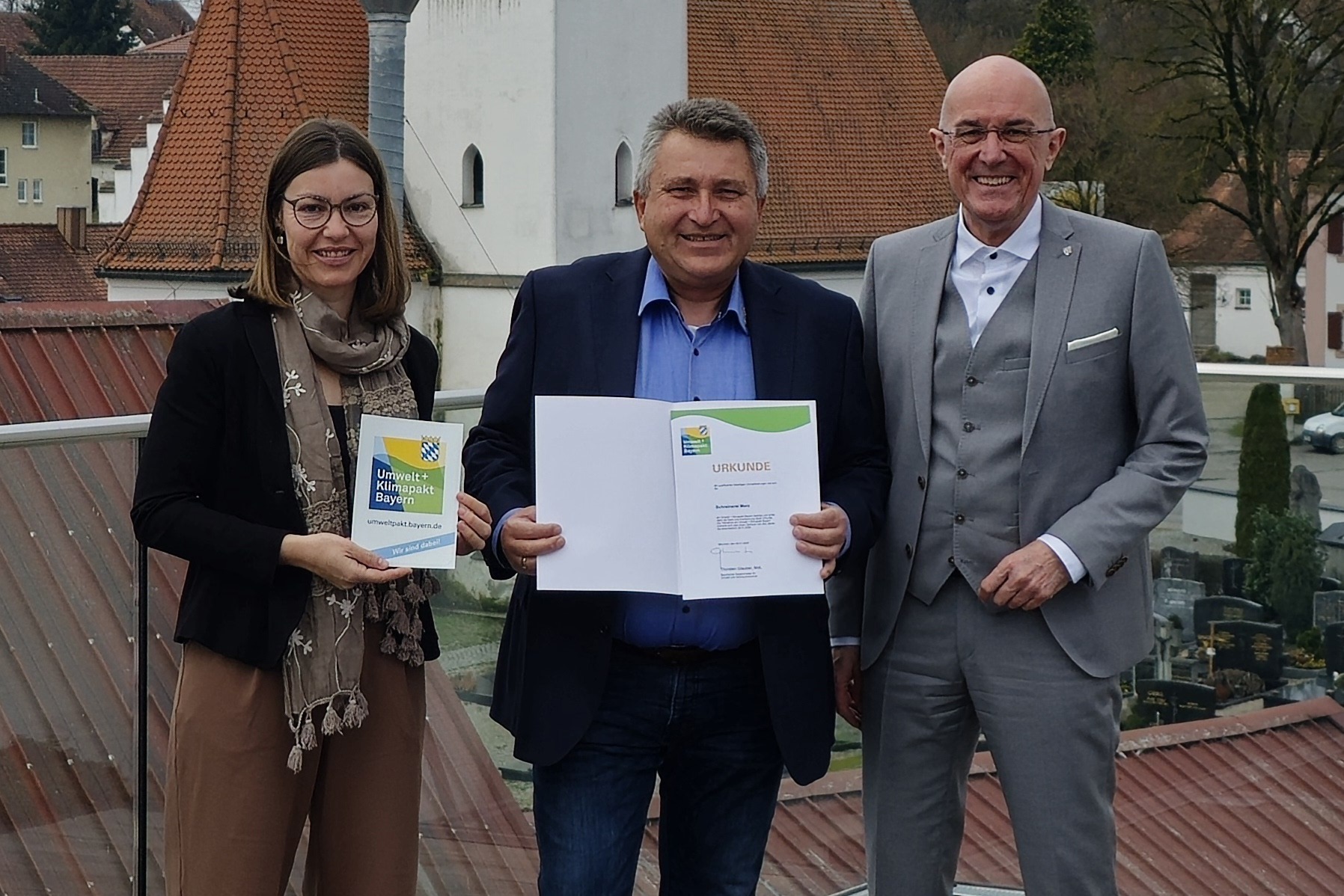 Landrat Dr. Klaus Metzger, zusammen mit Monika Merz, Hermann Merz
