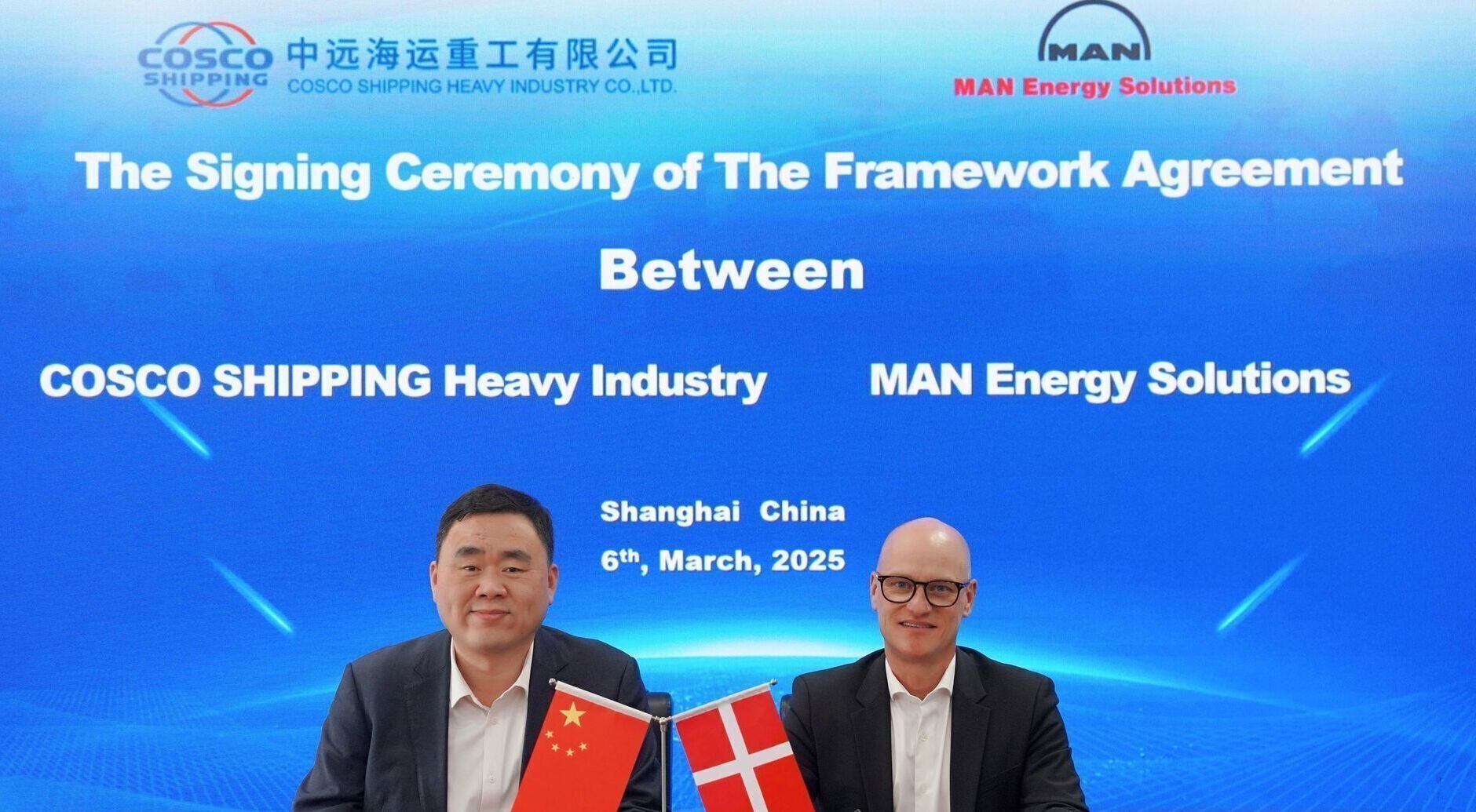 Guo Zhiqiang, Deputy General Manager, CHI Commercial Headquarters, und Michael Petersen, Senior Vice President, Head of PrimeSer