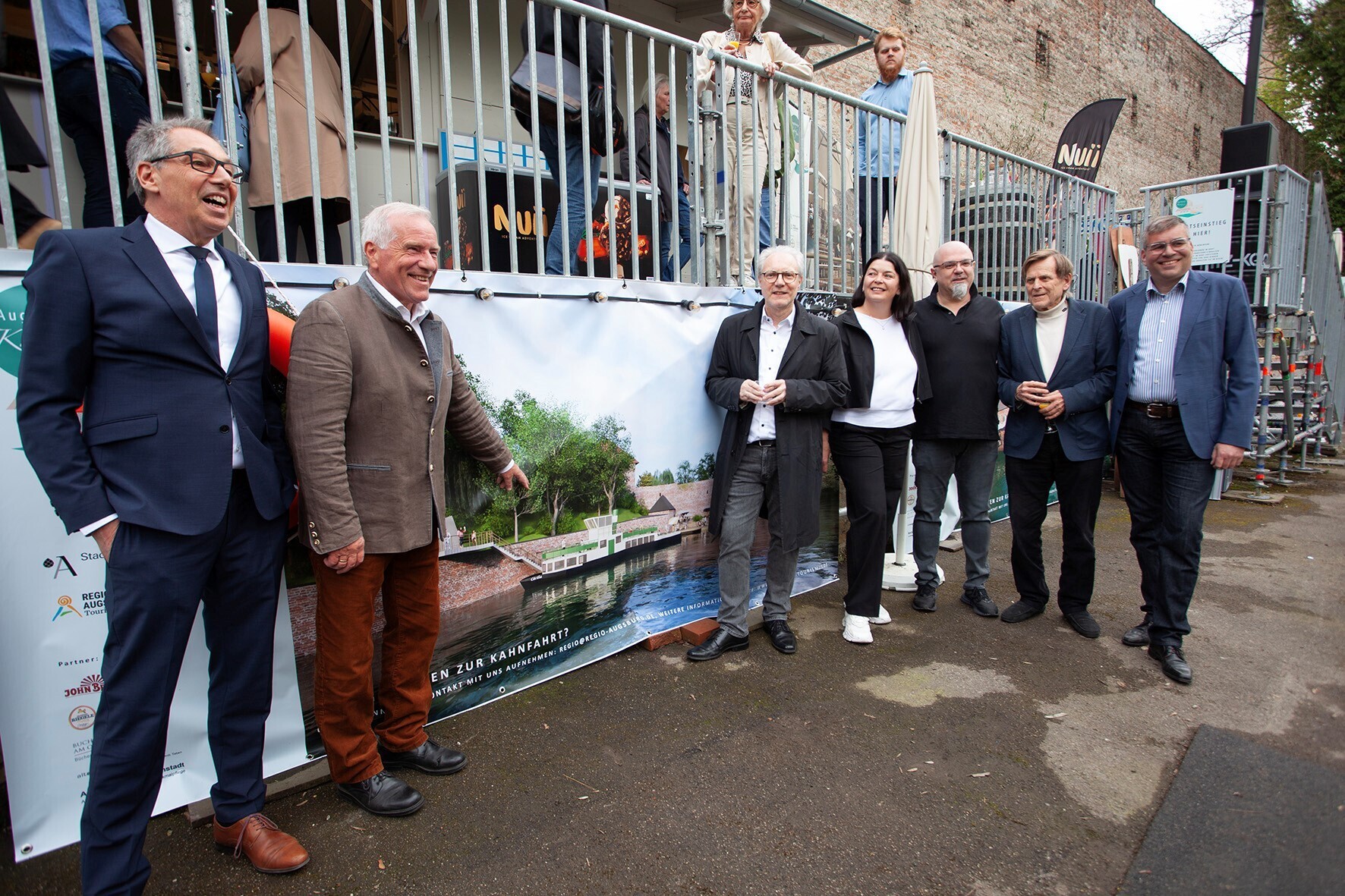 Beim Pre-Opening der „Augsburger Kahnfahrt“: Götz Beck, Johannes Hintersberger, Architekt Ulrich Rumstadt, das Gastronomie-Ehep