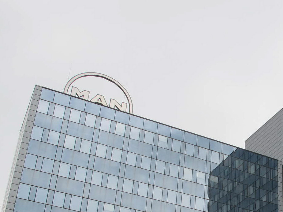 Bald wird der prägende MAN-Bogen in Augsburg nicht mehr zu sehen sein. Denn MAN Energy Solutions wird in "Everllence" umbenannt. Foto: B4BSCHWABEN.de