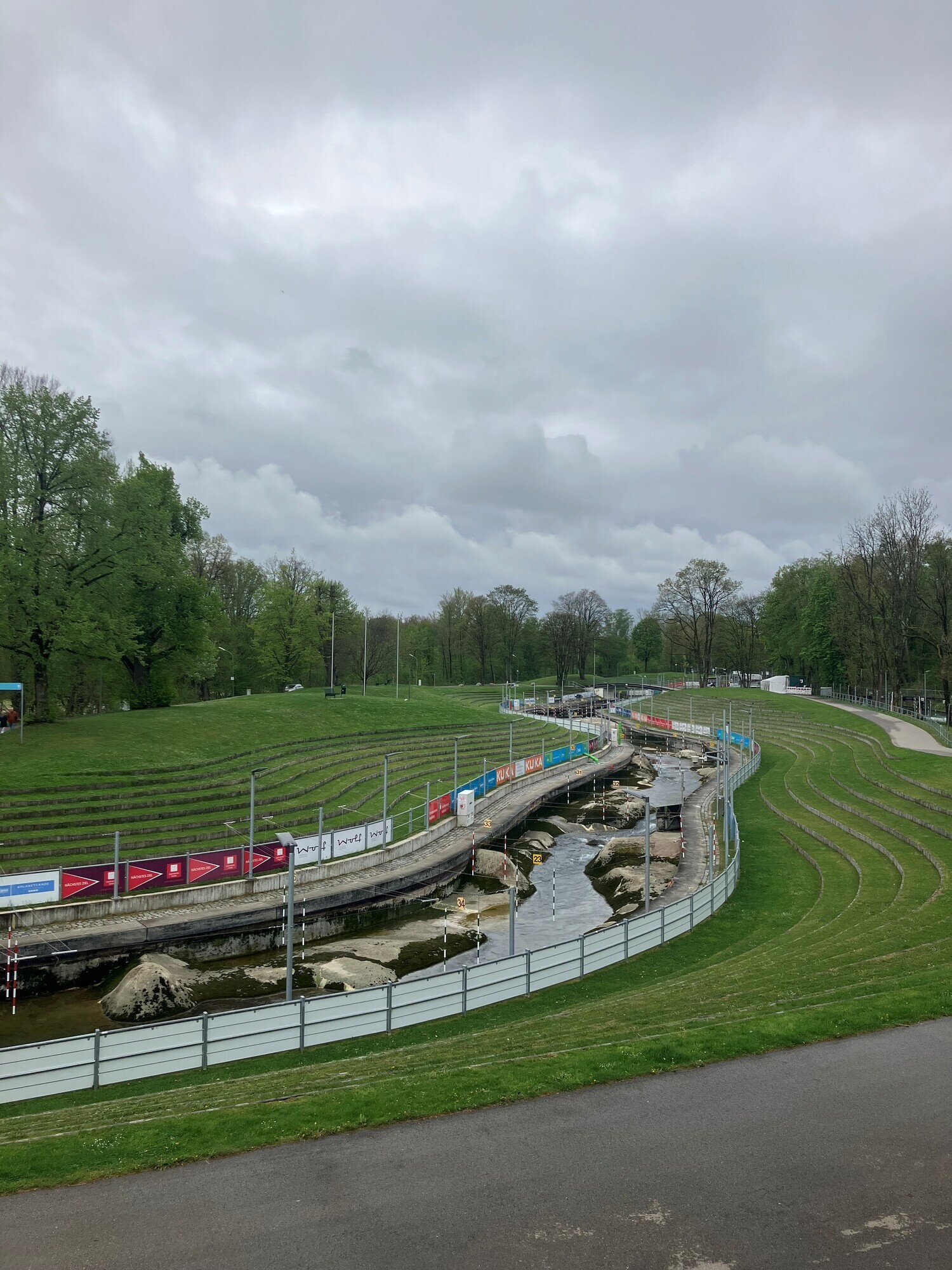 Der Eiskanal in Augsburg hat aktuell noch zu wenig Wasser für die nationalen Kanu-Wettkämpfe. Foto: Fabian Dörfler