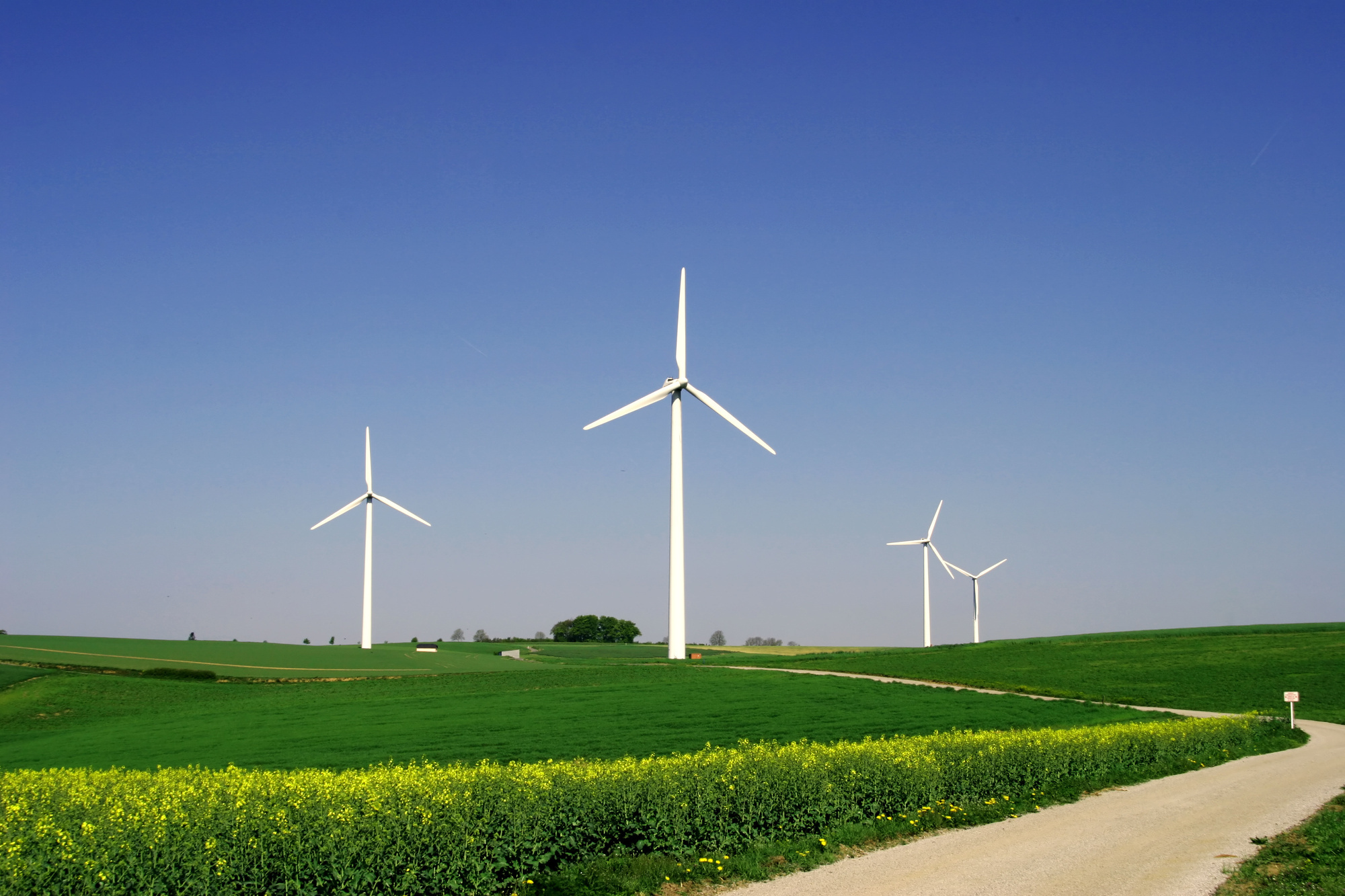 Symbolbild. Die vbw fordert einen schnelleren Ausbau der erneuerbaren Energien im Freistaat. Foto: stock.adobe.com / Wagner Christian