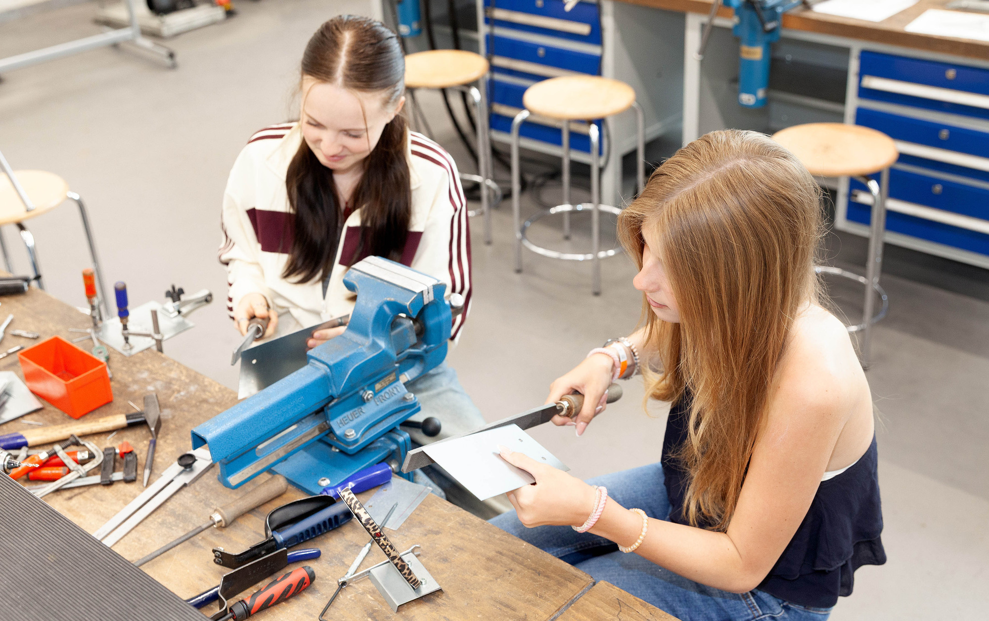 Auch in den Metallwerkstätten des Berufsbildungs- und Technologiezentrums der HWK Schwaben waren die Schülerinnen und Schüler be