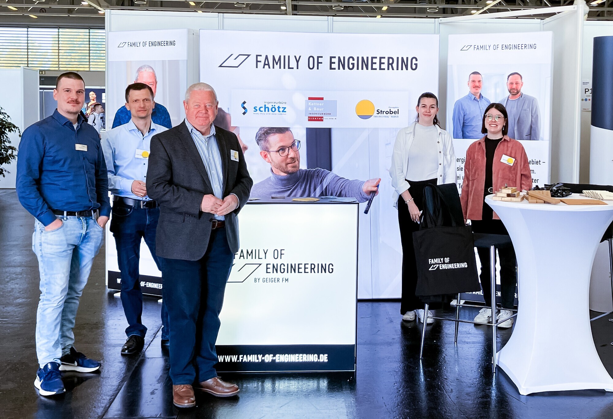 Messepremiere der Family of Engineering auf der Firmenkontaktmesse Pyramid in Augsburg (v. l. n. r.): Tobias Walter, Frank Jacob
