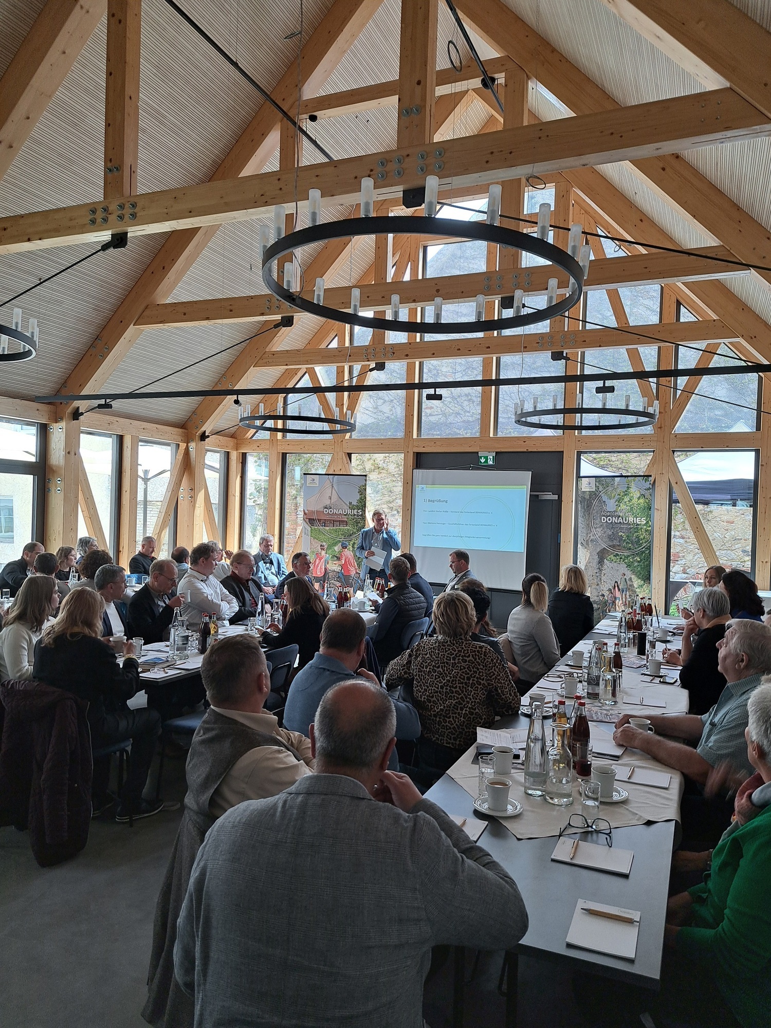 Landrat Stefan Rößle bei der Begrüßung im Stadt.Stadl by Ferber in Monheim. Fotoquelle: David Haller