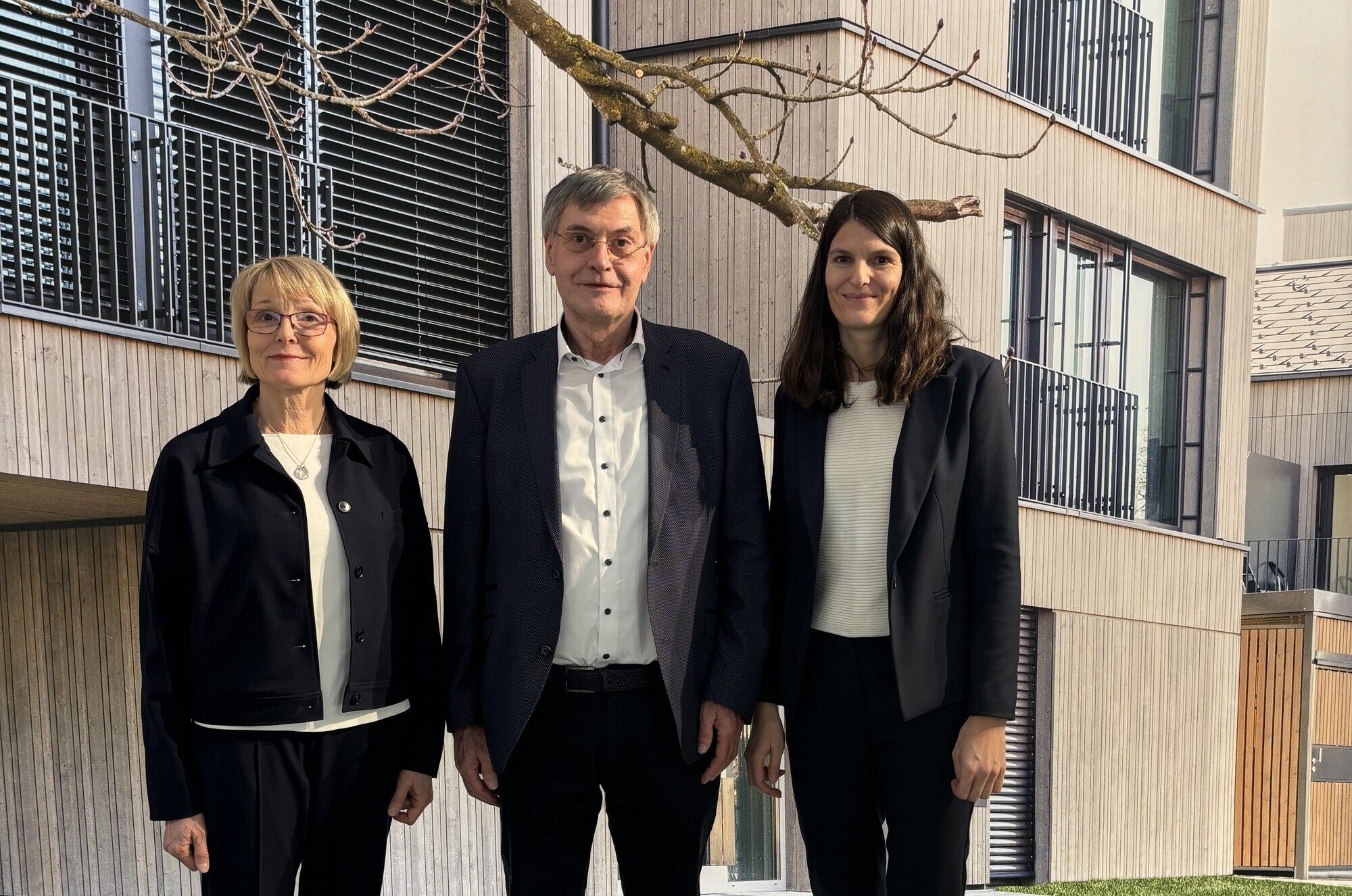 Generationswechsel bei ABA HOLZ van Kempen GmbH eingeleitet. V. l. Gudrun, Theodor und Larissa van Kempen.