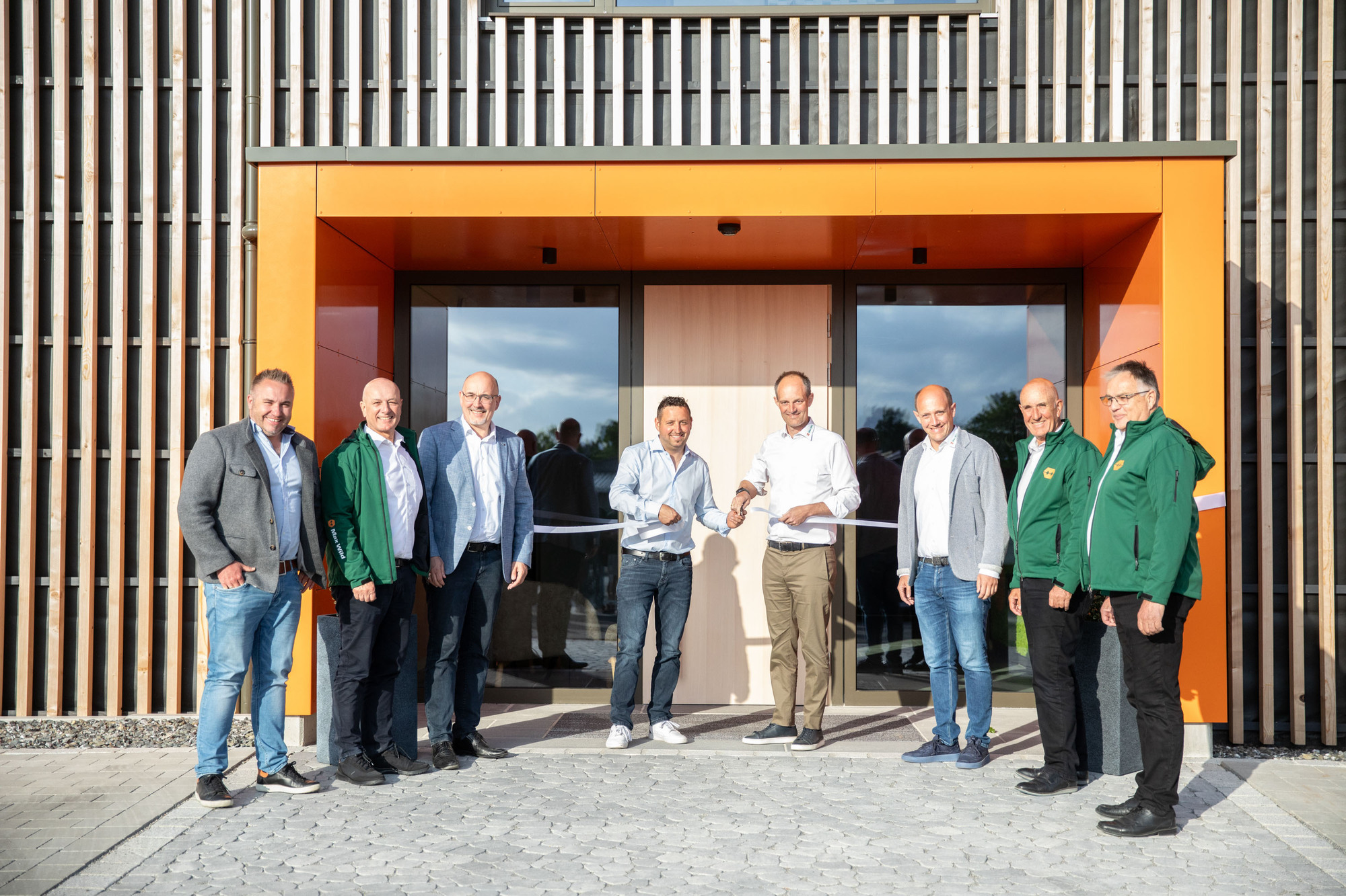 Eröffnen den neuen Standort von Max Wild in Leutkirch (v. links): Christian Milz, Geschäftsführer der Sohm Objektbau GmbH, Elmar
