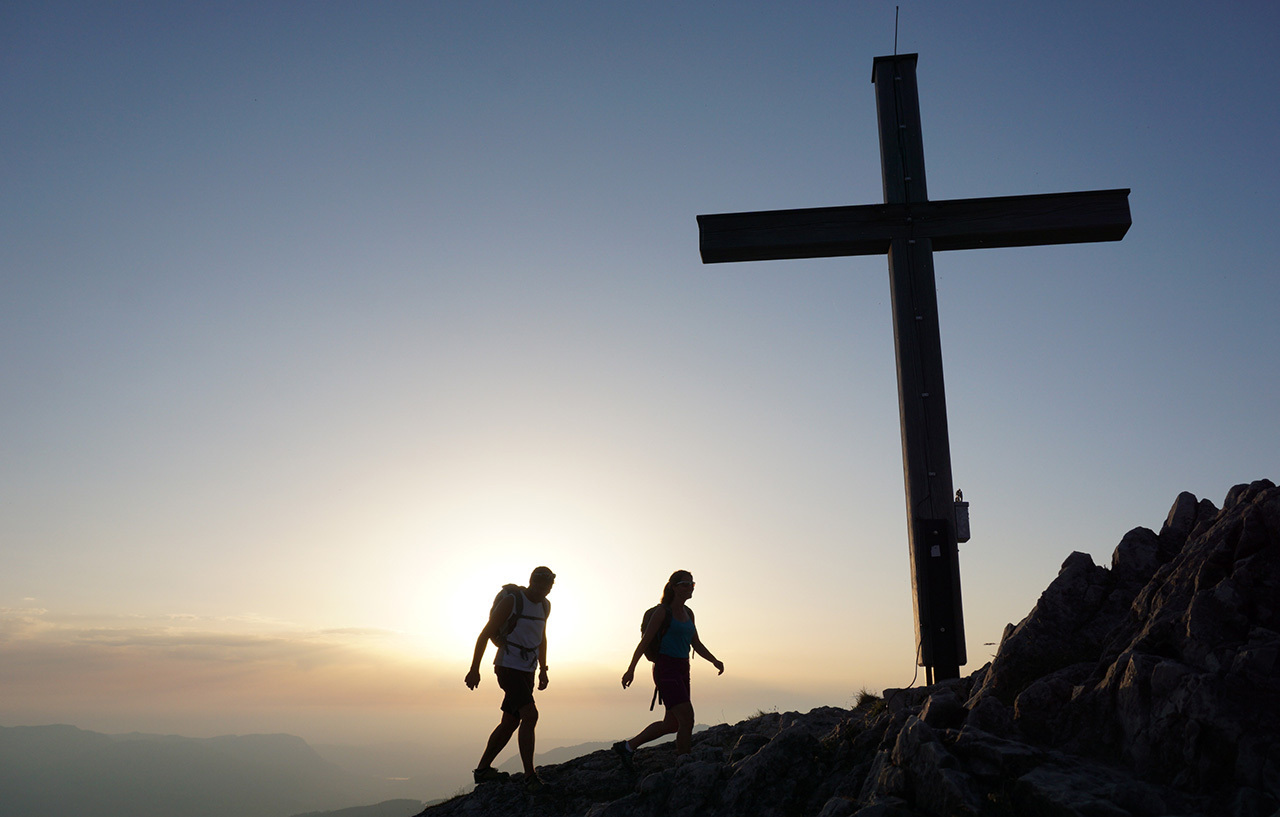 Mit der Inbetriebnahme der Wiedhagbahn starten die Bergbahnen Hindelang-Oberjoch in die Sommersaison 2025. Insgesamt 300 Wanderk
