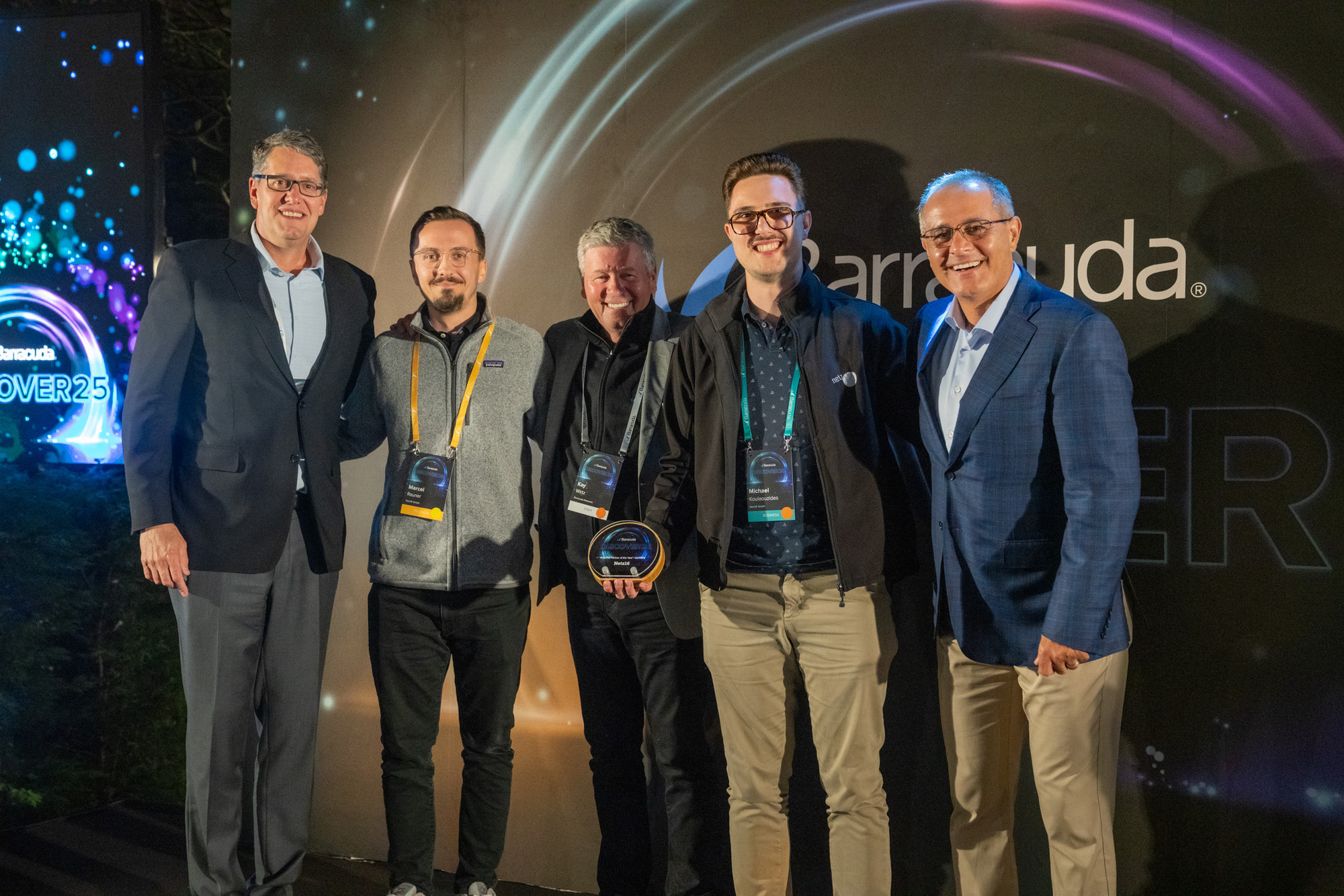 Von links: Geoffrey Waters, Chief Revenue Officer Barracuda; Marcel Rauner, Lead Solution Architect Cyber Security Netz16 GmbH; Kay Wirtz, Channel Business Manager Germany Barracuda; Michael Koulaouzides, Sales Manager Cyber Security Netz16 GmbH; Hatem Naguib, President &amp; Chief Executive Officer Barracuda. Foto: Barracuda Networks