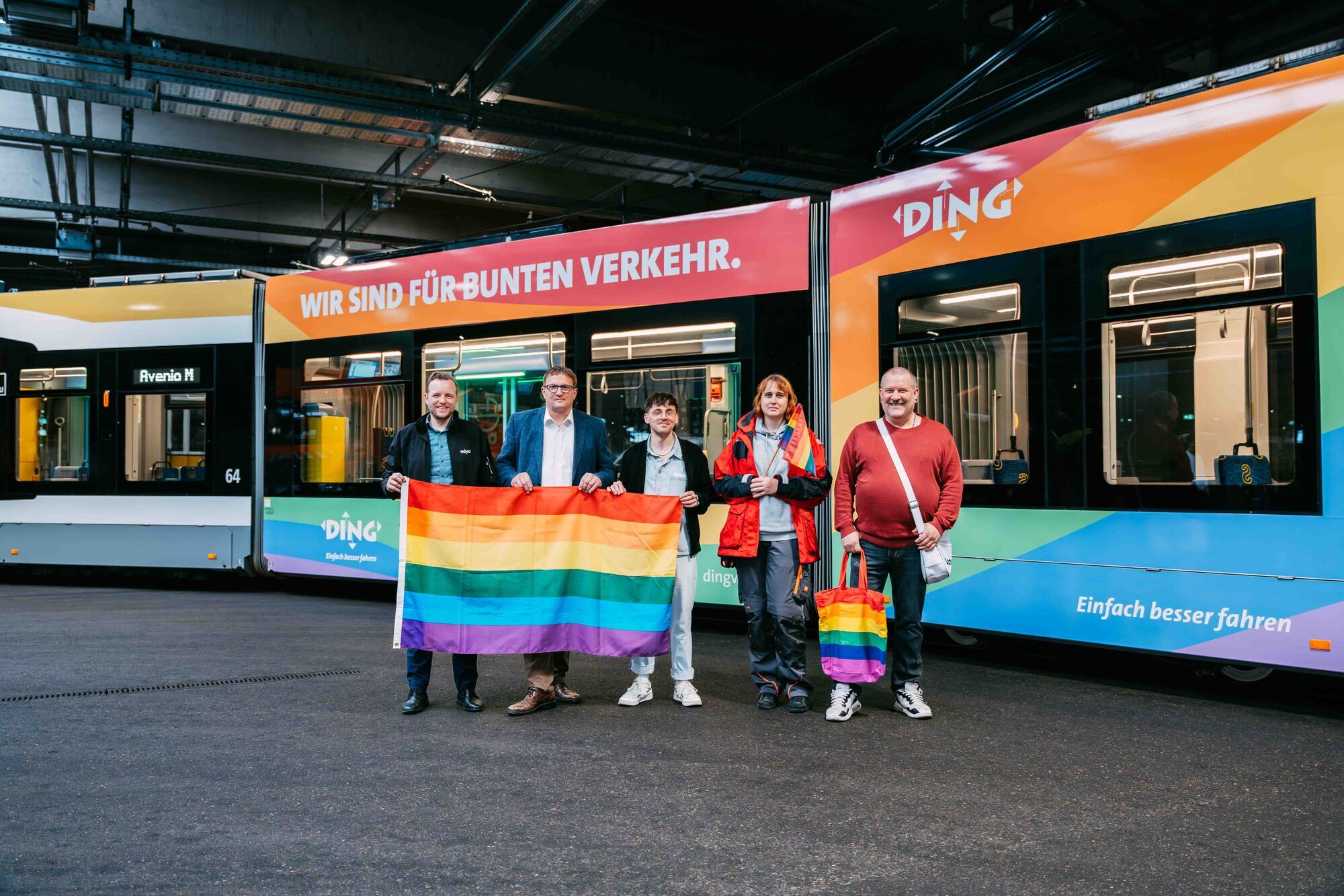 DING-Geschäftsführer Bastian Goßner, Ralf Gummersbach, Geschäftsführer der SWU, Alpay Artun, Vorsitzender des Vereins Pride Ulm/