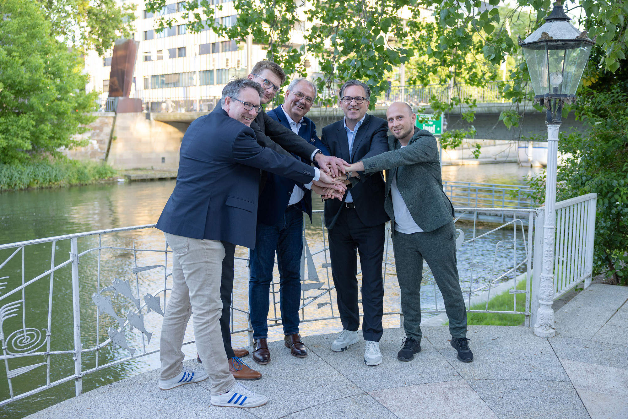 Von links: Dr. Daniel Boese (ebm-papst), Dr. Eberhard Ritzhaupt-Kleissl (Heitec), Bernd Wagner (Stackit Cloud), Henrik Schunk (Schunk SE und Next Level Mittelstand GmbH) und Antonius Gress (Blockbrain). Foto: Soffico