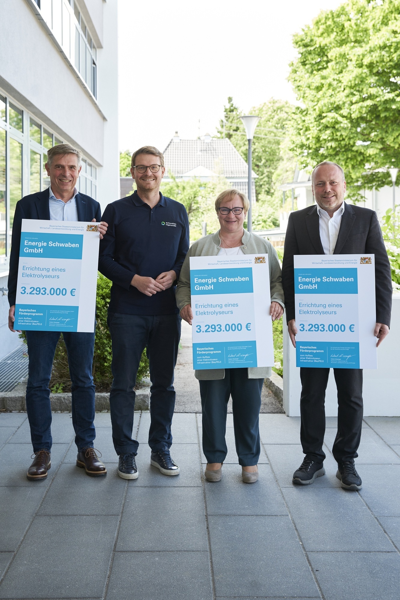 Über die Förderung freuen sich die Bürgermeister der betreffenden Kommunen. V.l.: Jürgen Eisen, Erster Bürgermeister in Illertis