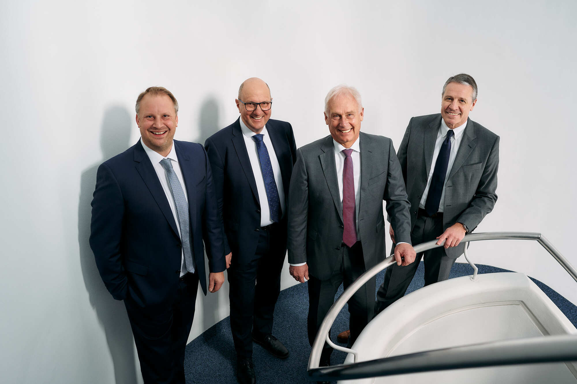 Der Vorstand der VR Bank Augsburg-Ostallgäu (v. l.): Moritz Stigler, Christoph Huber, Dr. Hermann Starnecker (Sprecher) und Heinrich Stumpf. Fotoquelle: VR Bank Augsburg-Ostallgäu