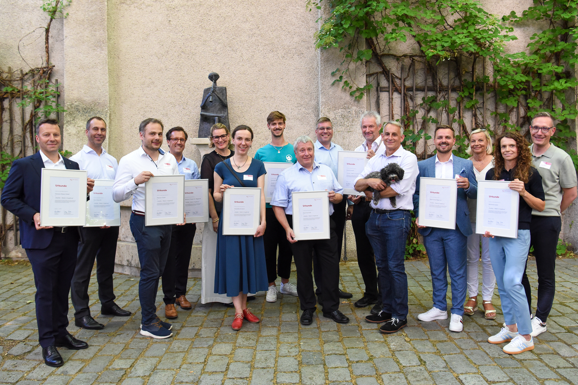 Die Stadt Augsburg zeichnete erneut Unternehmen aus, die durch Engagement und Innovation die Augsburger Wirtschaft stärken. Bild: Foto Ruth Plössel / Stadt Augsburg