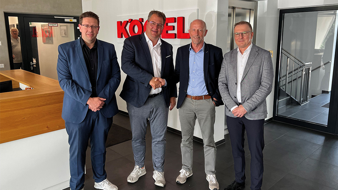 Von links: Christian Spengler, CFO Kögel; Thore Bakker, CSO Kögel; Jens Zeller, Geschäftsführer idem telematics GmbH; Thomas Piller, Geschäftsführer idem telematics GmbH. Foto: Kögel