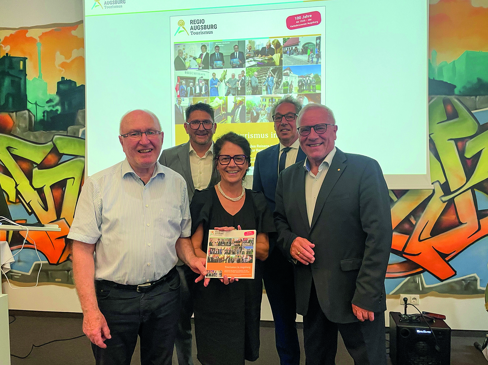 Von rechts: Johannes Hintersberger, Götz Beck, Margarete Heinrich, Andreas Schmutterer sowie Heinz Liebert. Foto: Petra Kluger / Regio Augsburg Tourismus