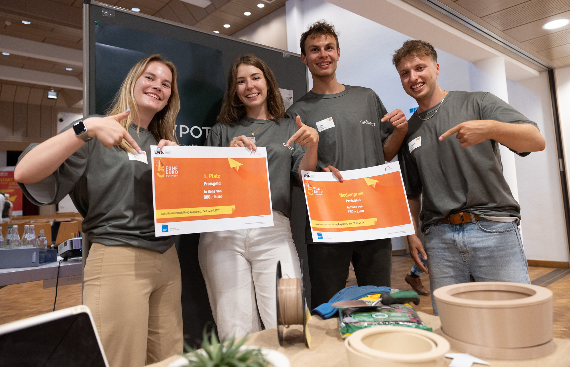 Growpot belegt den ersten Platz beim 5-Euro-Business Wettbewerbs der Universität Augsburg. Bildquelle: Bildungswerk der Bayerisc