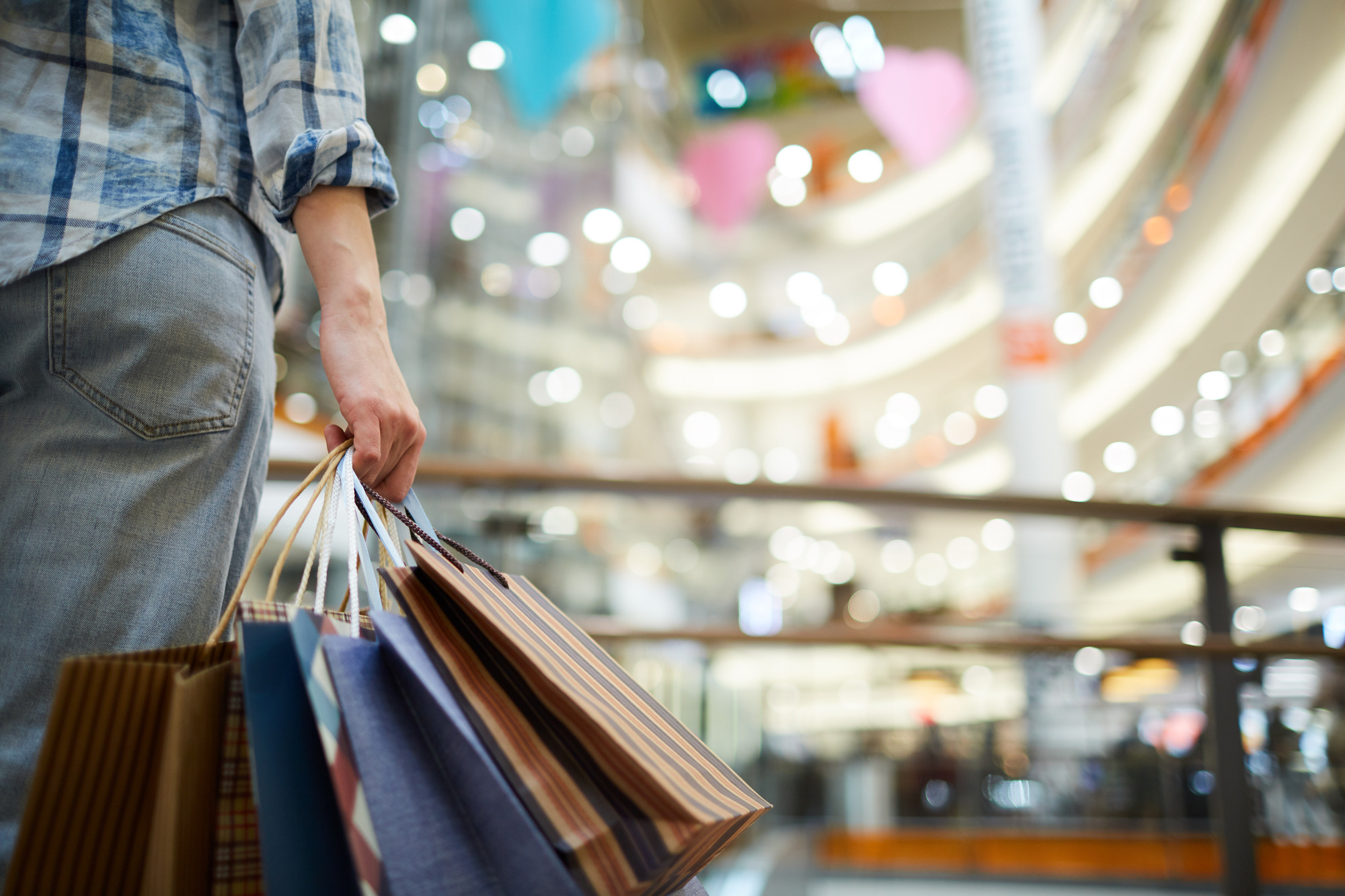 Lange Shopping-Nächte bis 24 Uhr sind in Bayern mit dem neuen Ladenschlussgesetz jetzt bis zu zwölfmal im Jahr erlaubt. Foto: Adobe Stock/ Seventyfour