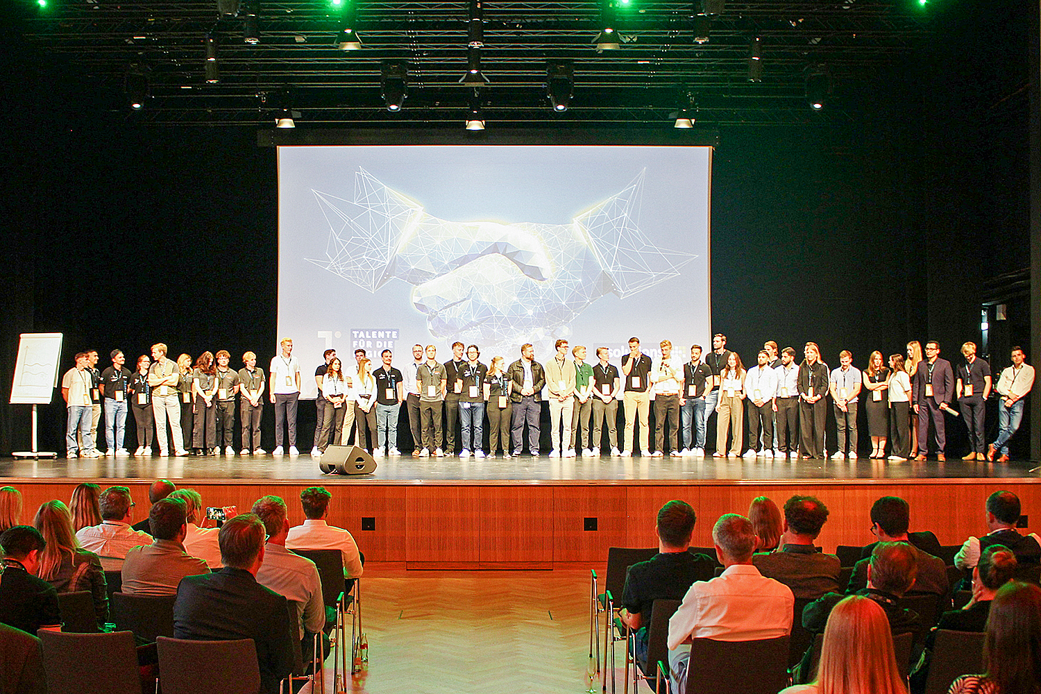 Auf dem Talente für die Region Sommerfest haben engagierte Nachwuchstalente mit regionalen Unternehmen in Kontakt treten können. Fotoquelle: B4BSCHWABEN.de / Paul Eisenhofer