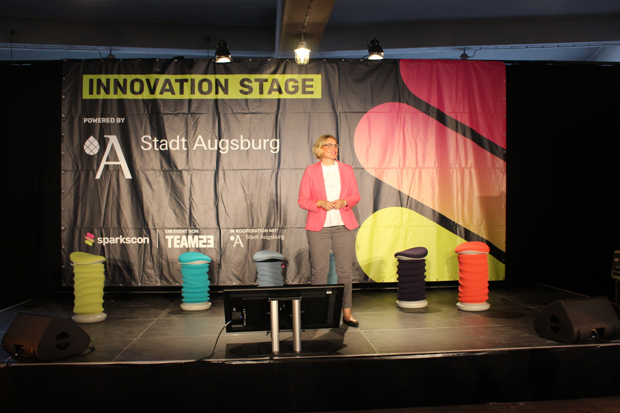Eva Weber, Augsburg Oberbürgermeisterin, hielt die Eröffnungsrede der Sparkscon 2025. Foto: B4B/ Katharina Seeburger