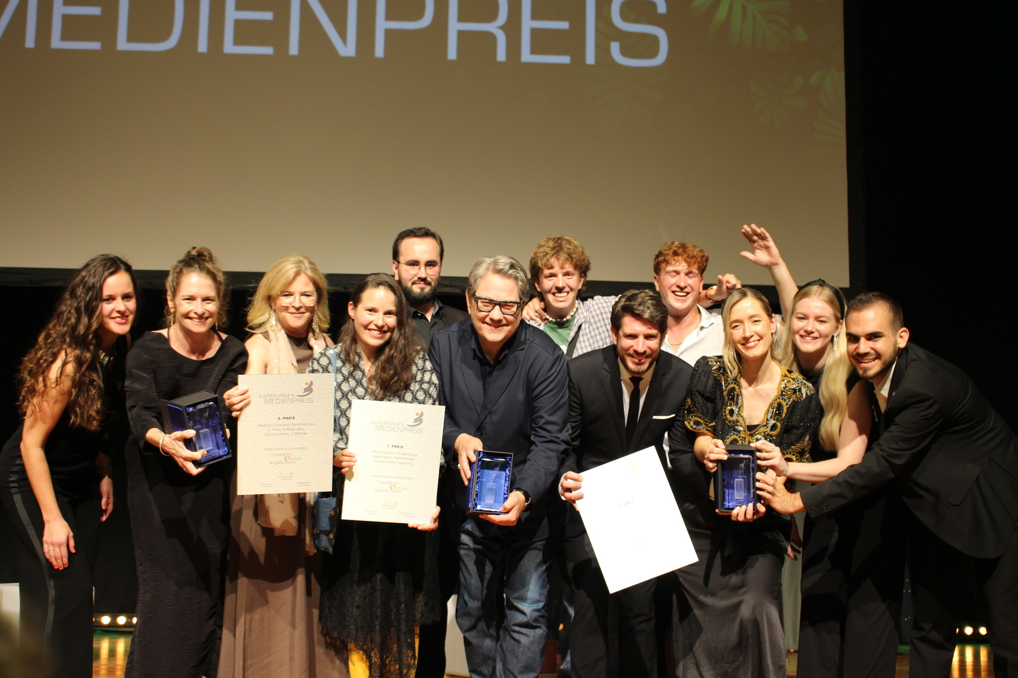 Die Preisträgerinnen- und Preisträger des Augsburger Medienpreises 2025. Foto: B4B/ Paul Eisenhofer