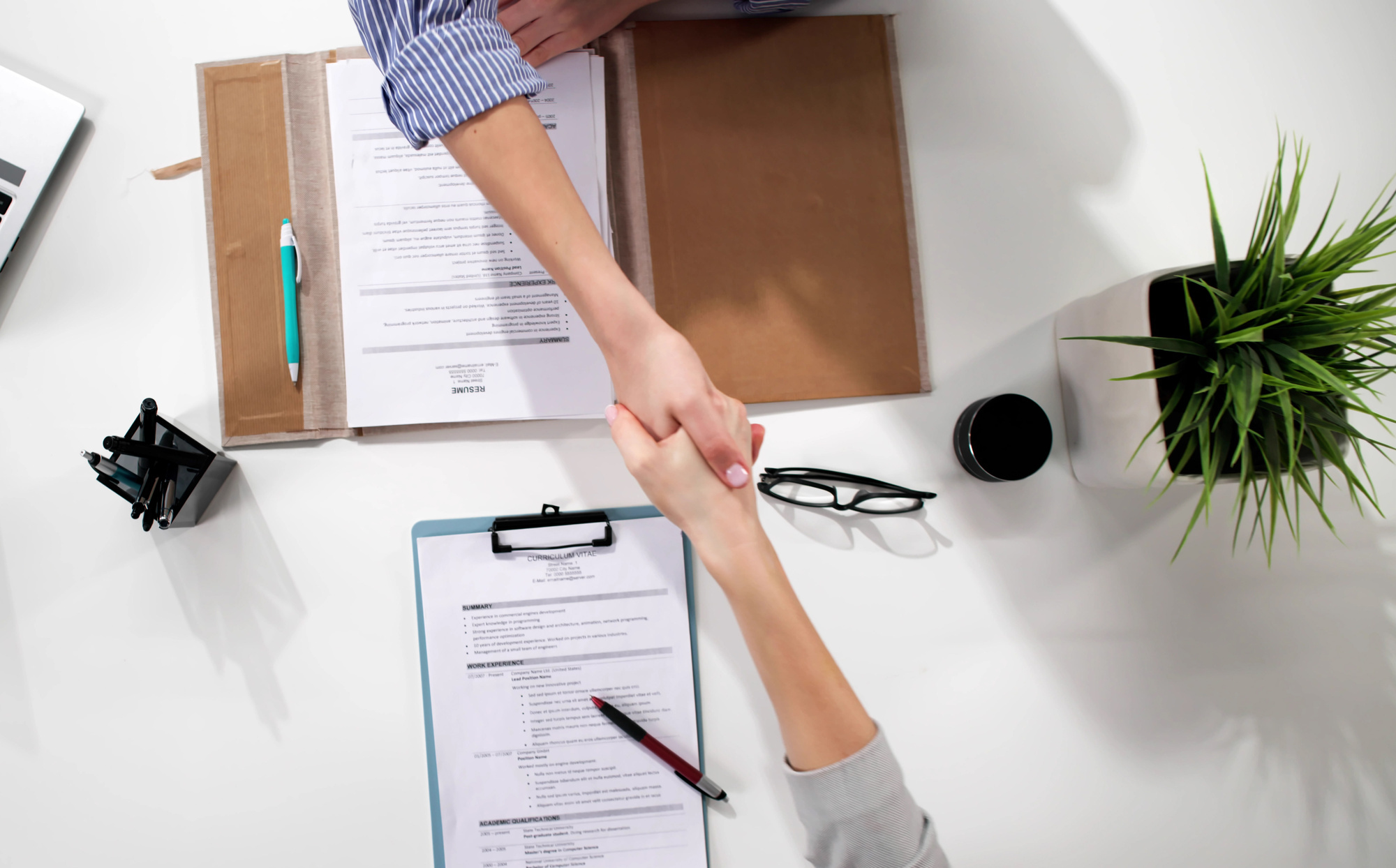 Welche Unternehmen aus Bayerisch-Schwaben wurden als beste Arbeitgeber ausgezeichnet? Foto: Adobe Stock/ Andrey Popov